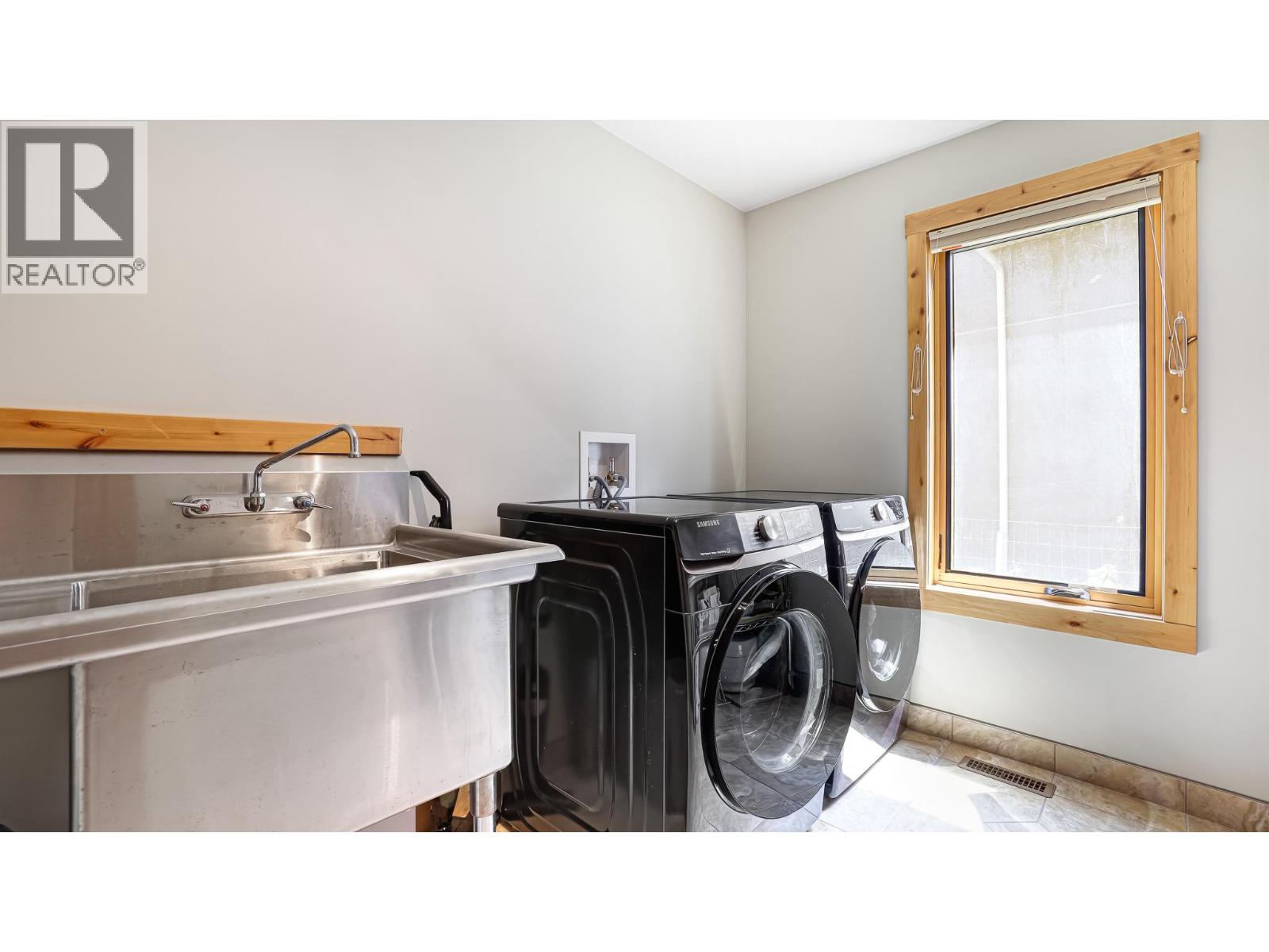 1910 PINERIDGE DRIVE - 46