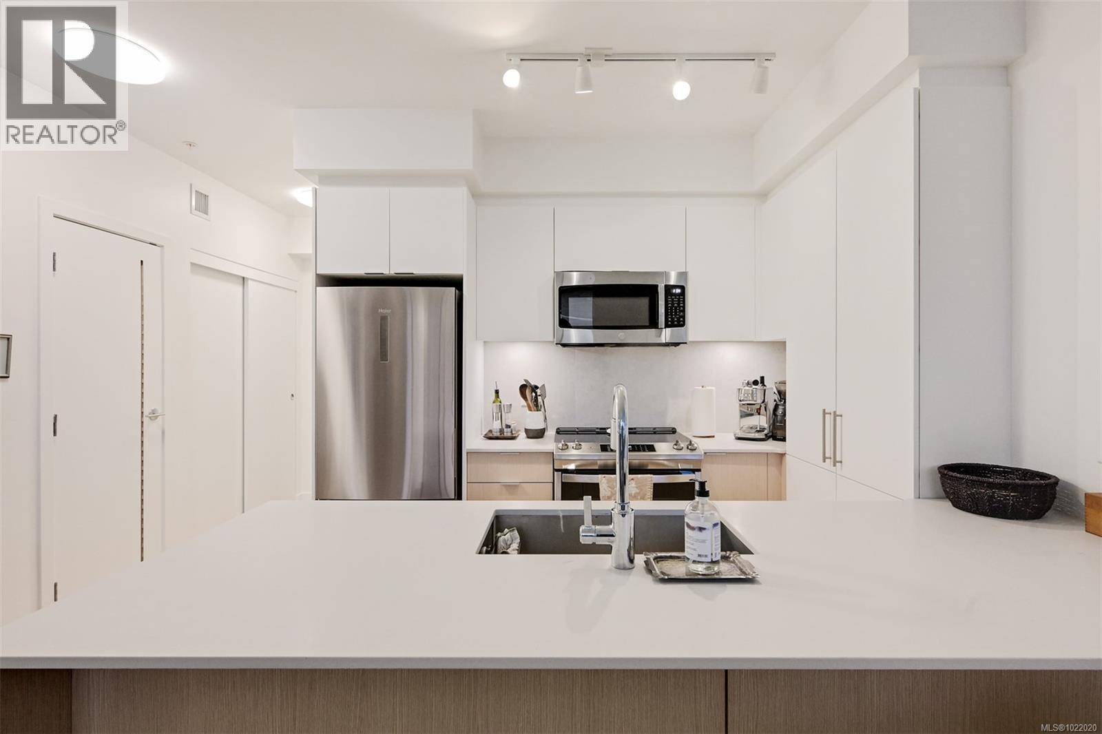 407 1115 Johnson Street, Victoria