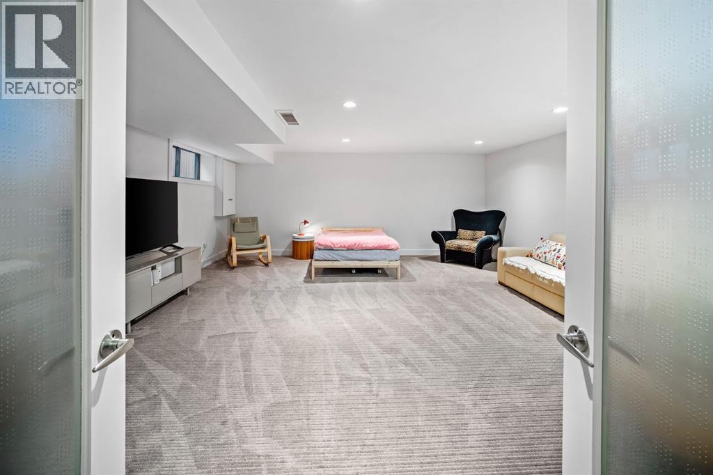 Single Family House for Sale in   Street NW Parkdale Calgary 