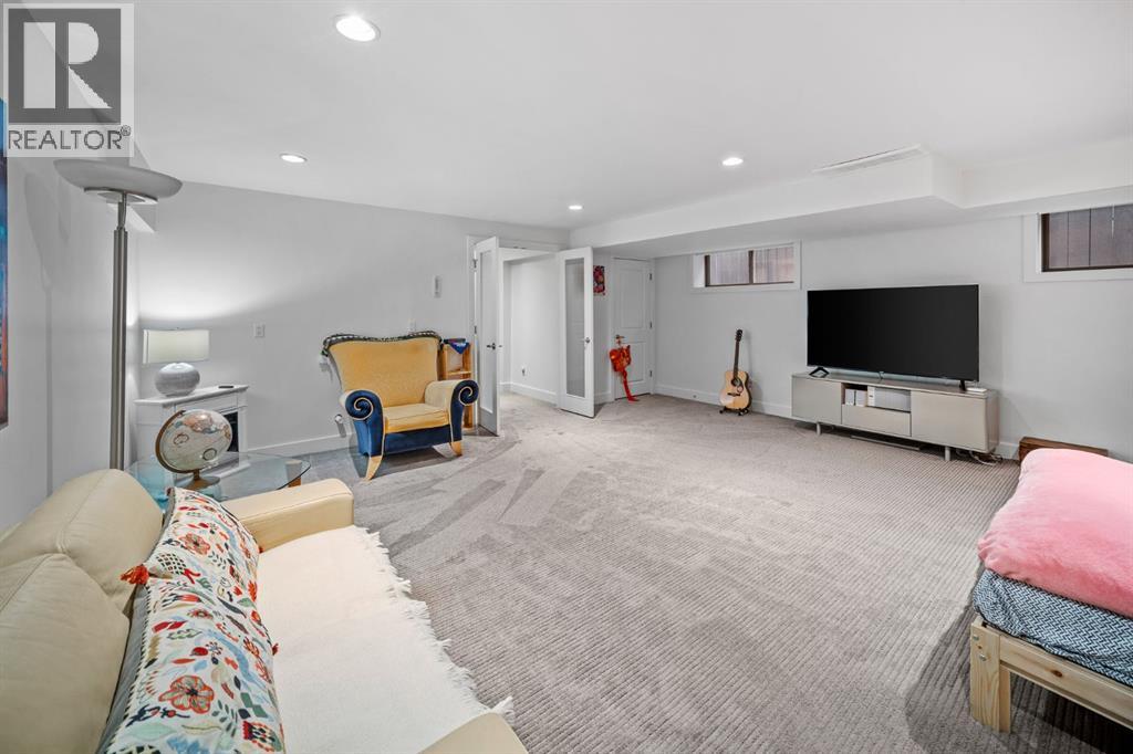 Single Family House for Sale in   Street NW Parkdale Calgary 