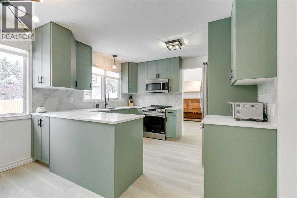 Single Family House for Sale in   Avenue SE Lake Bonavista Calgary 