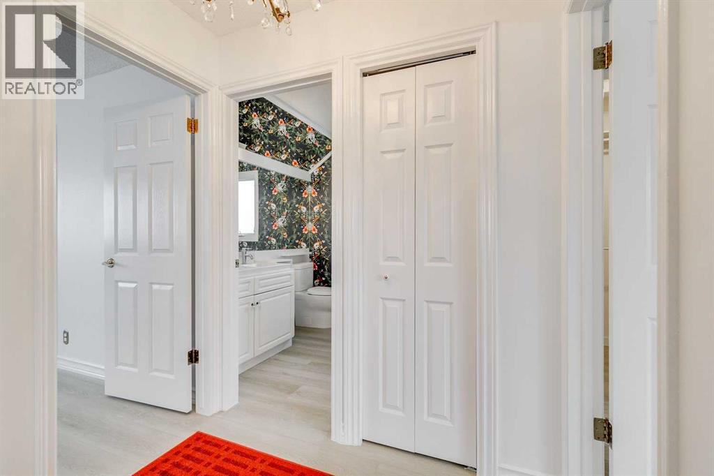 Single Family House for Sale in   Avenue SE Lake Bonavista Calgary 