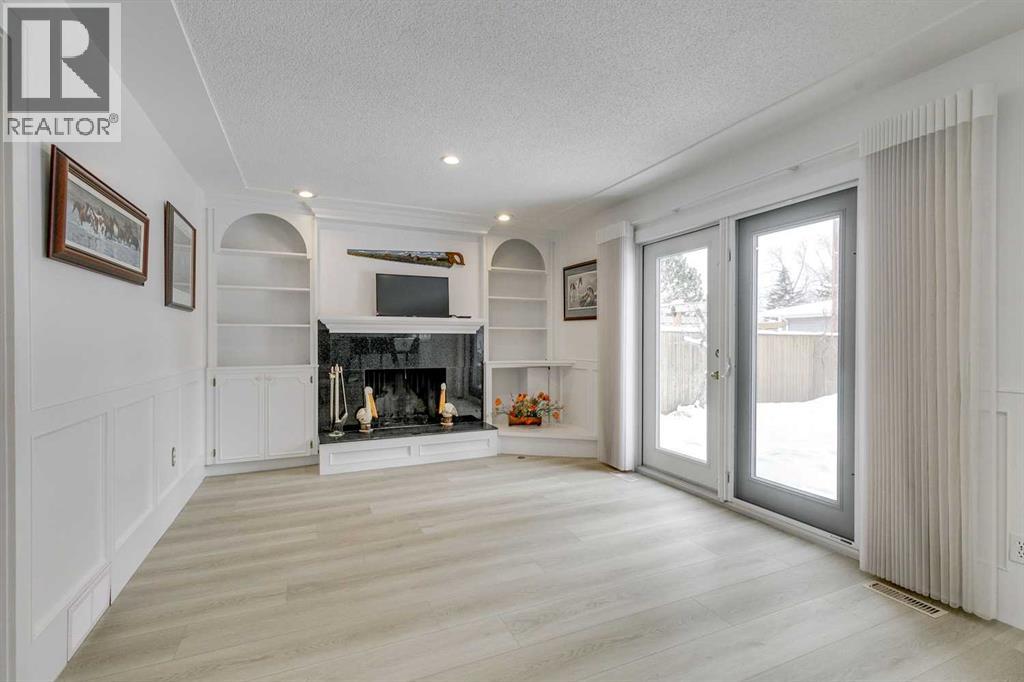Single Family House for Sale in   Avenue SE Lake Bonavista Calgary 