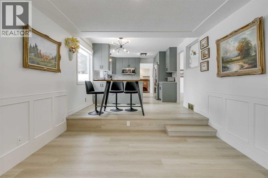 Single Family House for Sale in   Avenue SE Lake Bonavista Calgary 