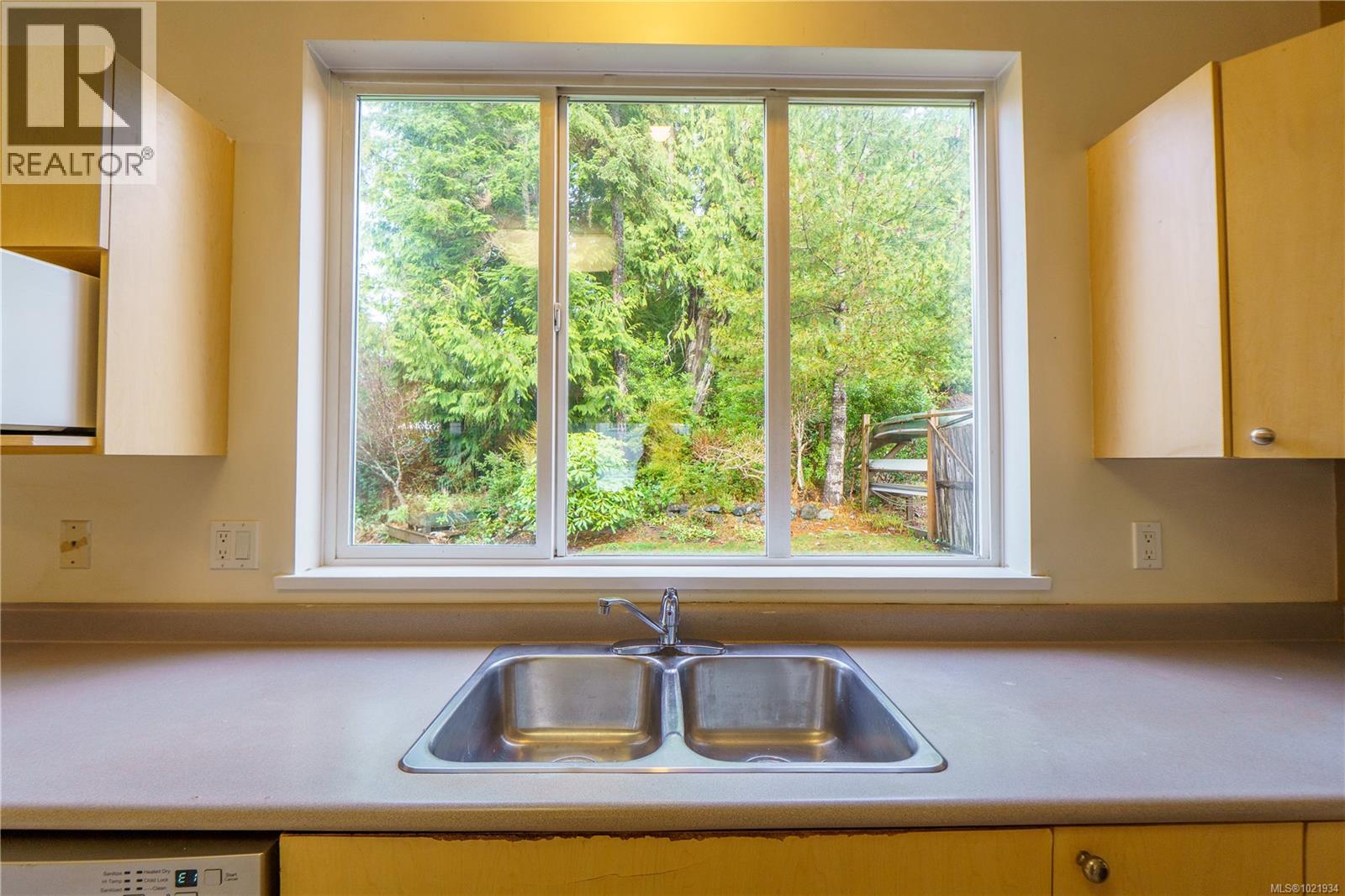 809 ocean park Dr, Tofino