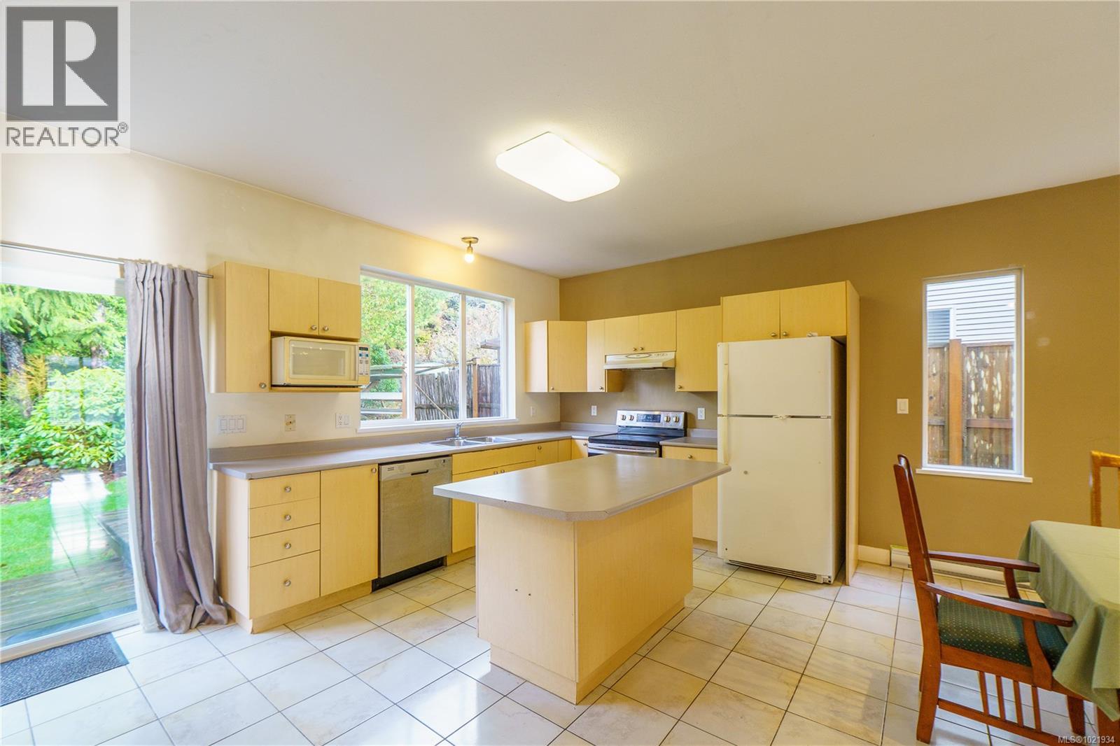 809 ocean park Dr, Tofino