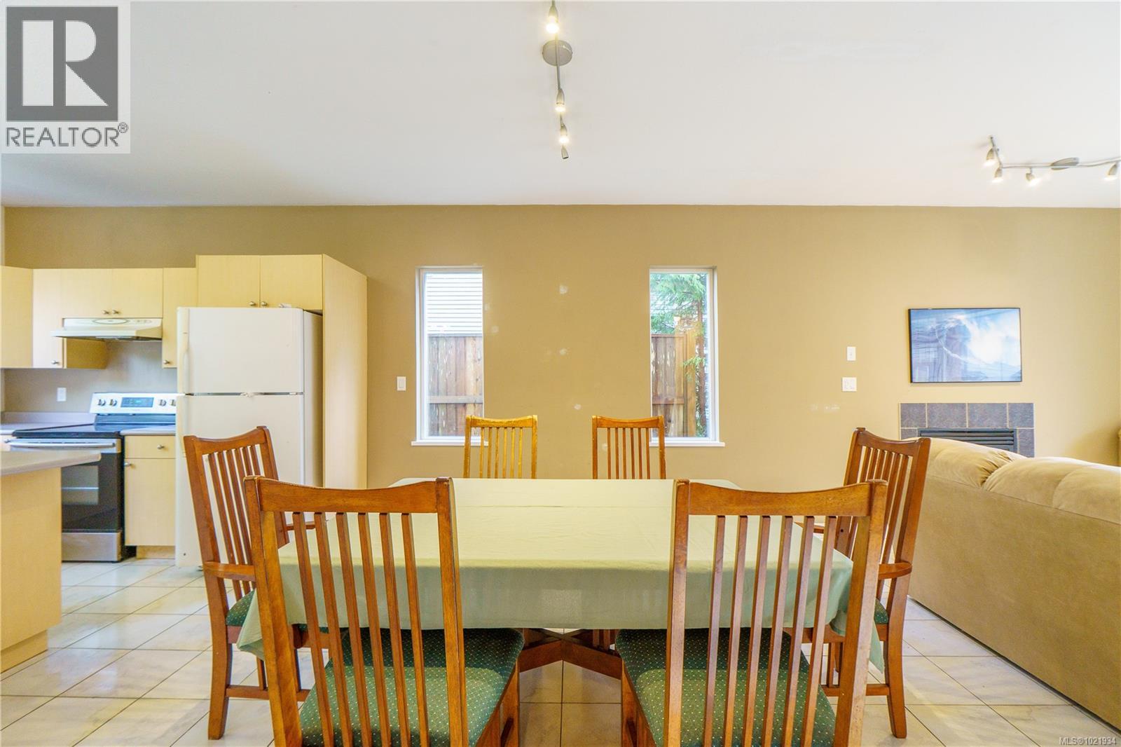 809 ocean park Dr, Tofino