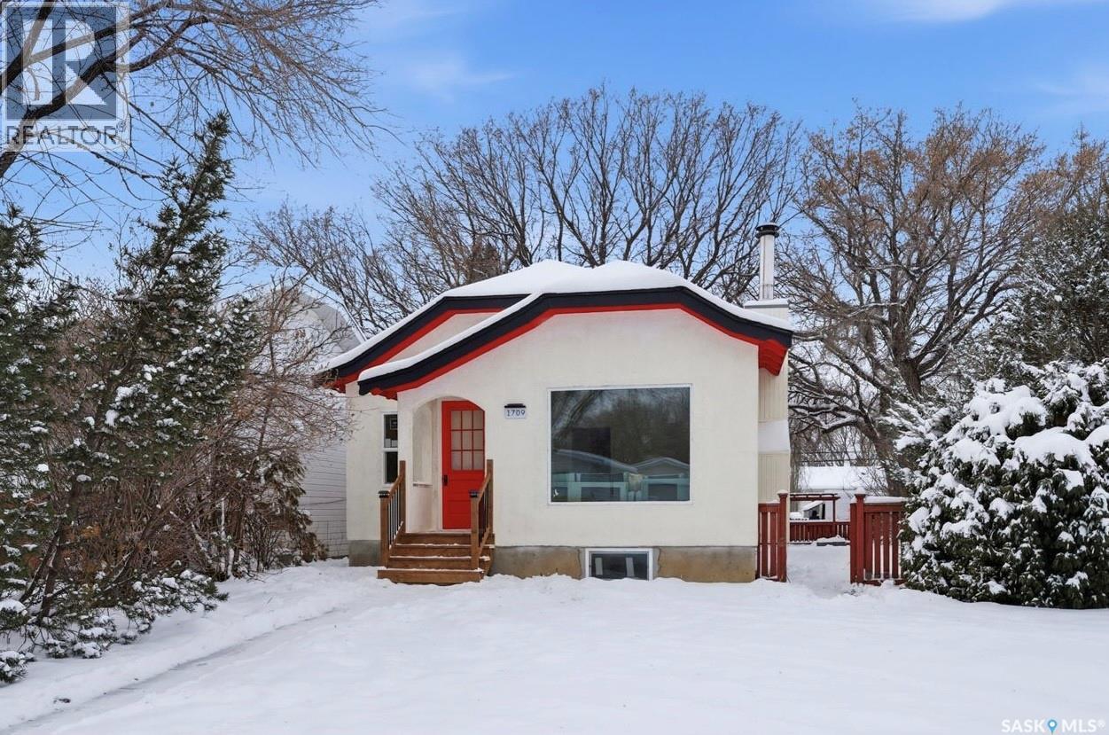 Single Family House Bungalow for Sale in  E AVENUE N Saskatoon 