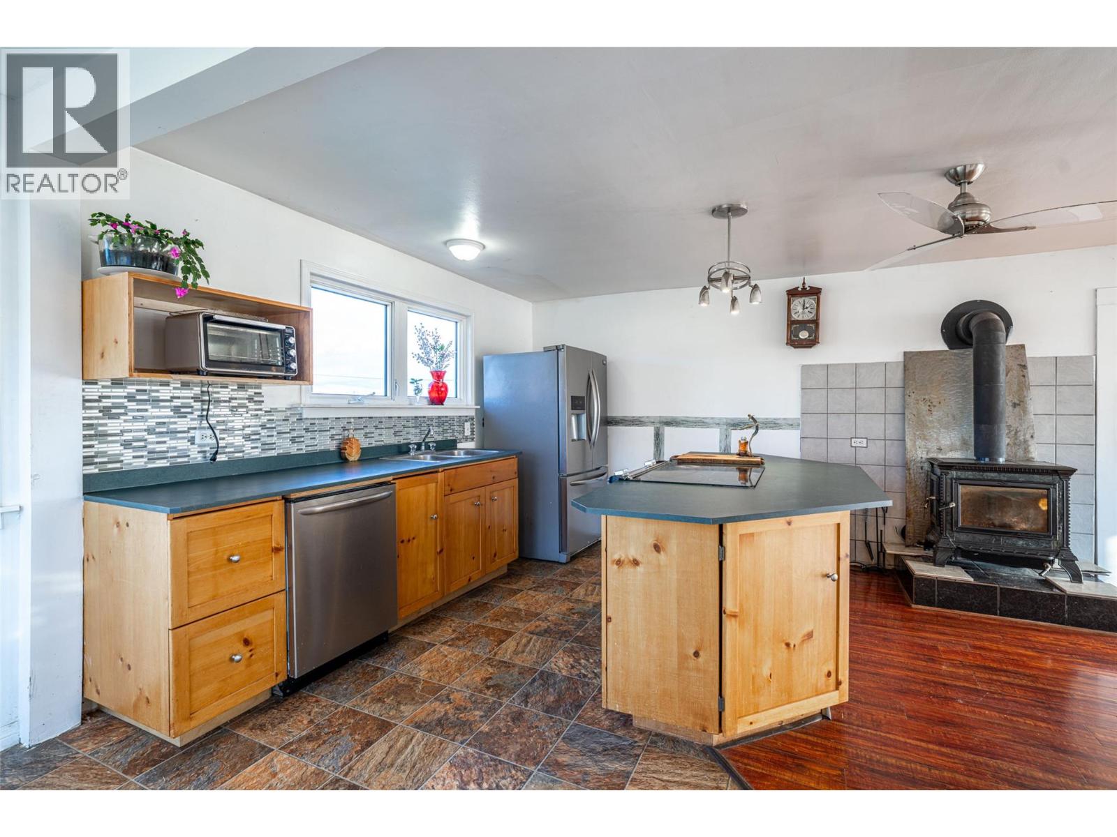 4435 Hallam Road, Armstrong