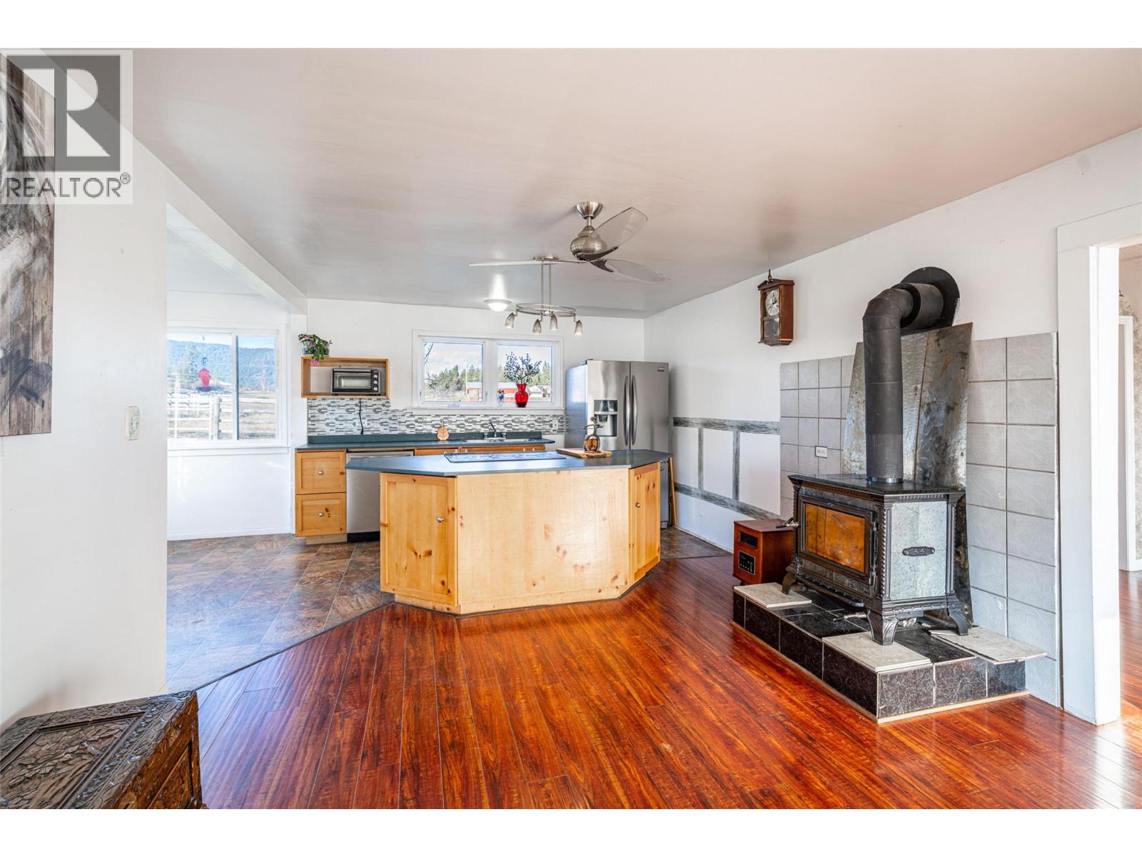 4435 Hallam Road, Armstrong