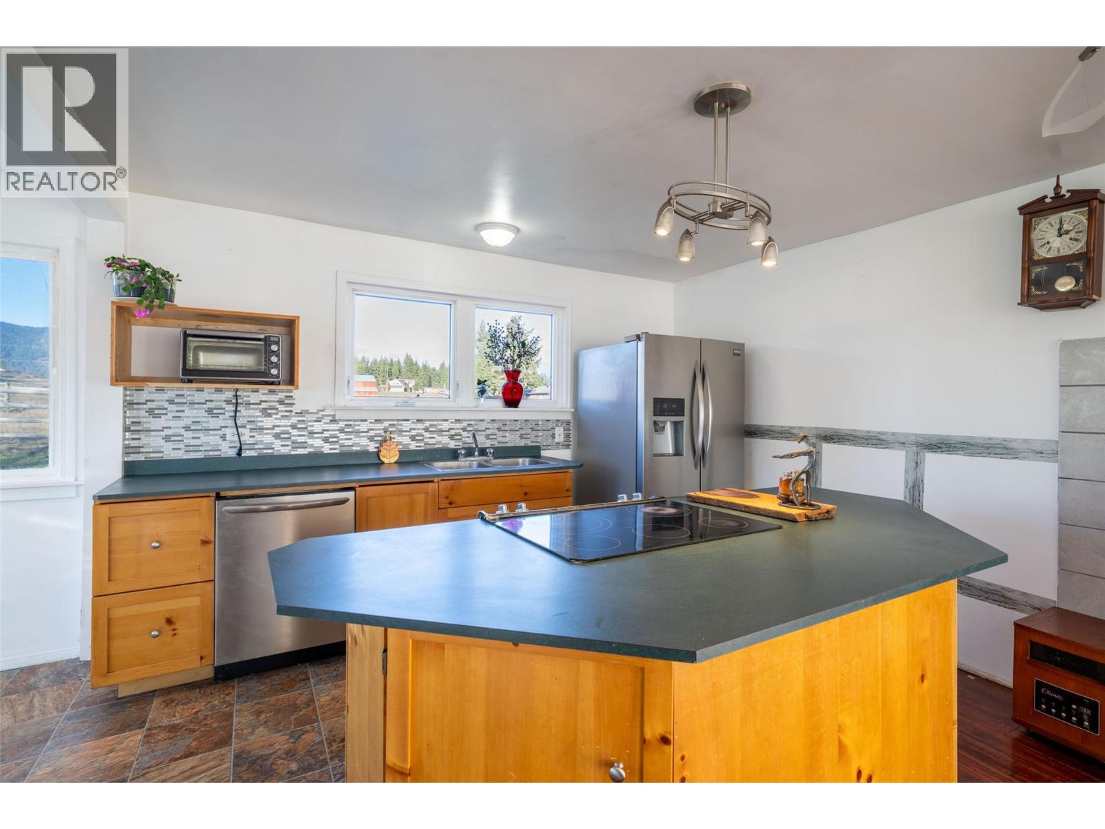 4435 Hallam Road, Armstrong