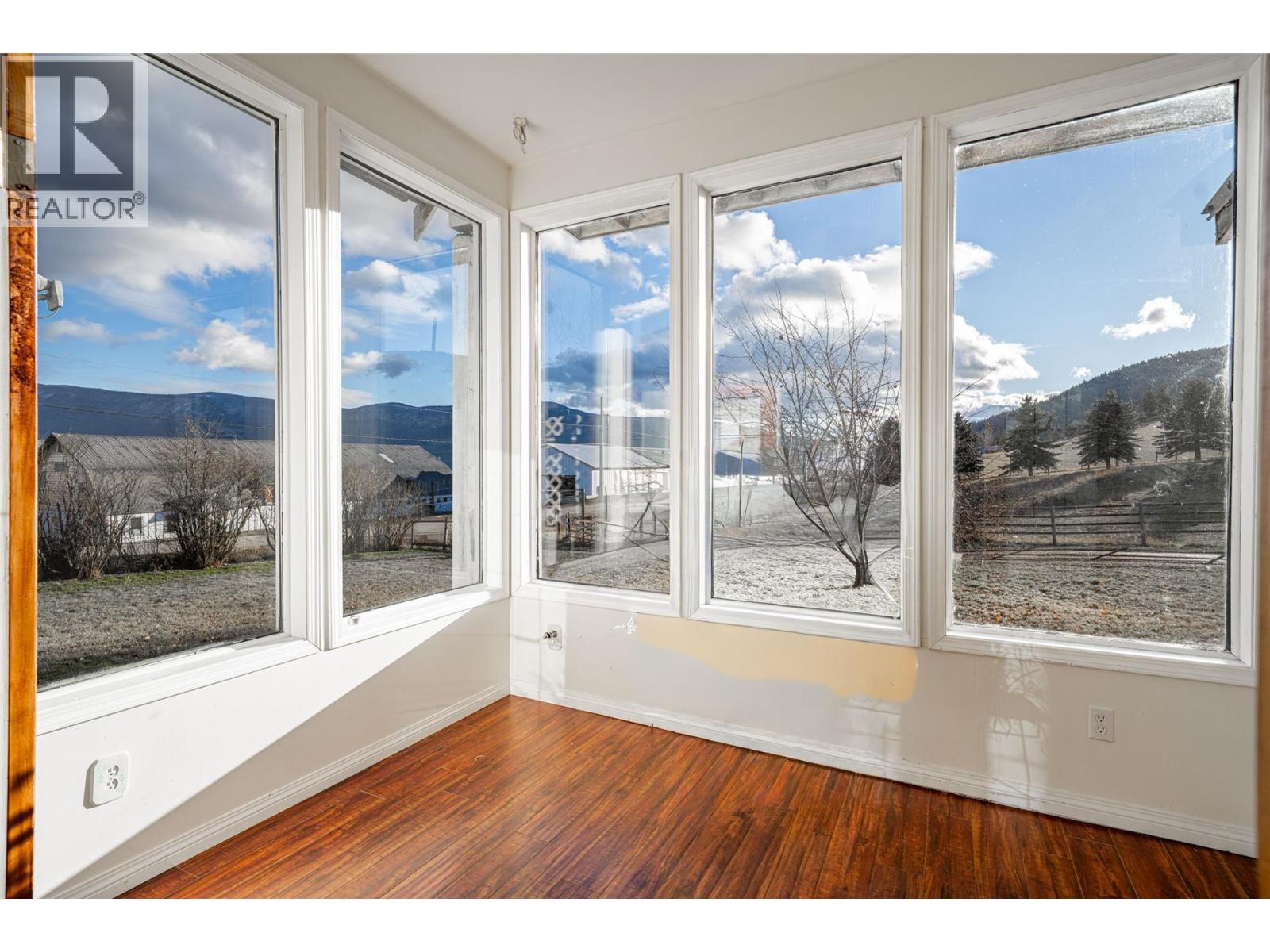 4435 Hallam Road, Armstrong