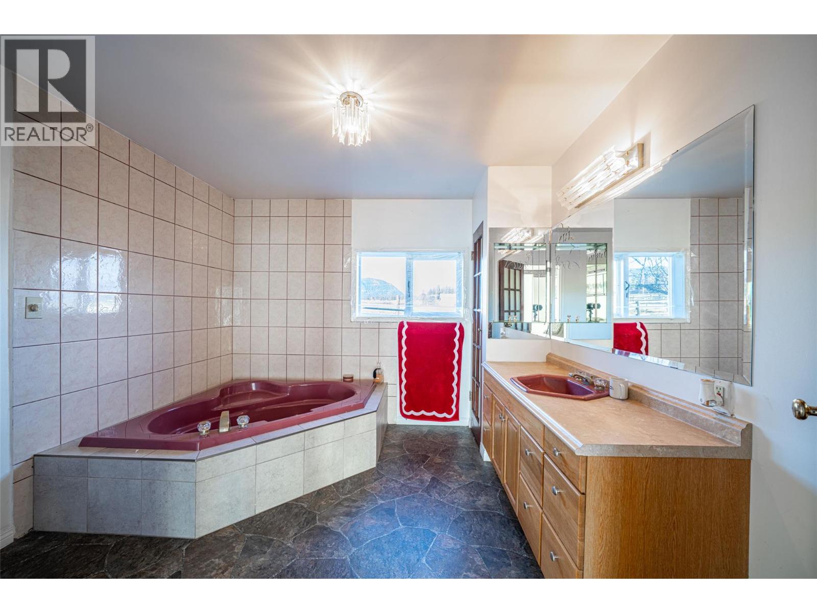 4435 Hallam Road, Armstrong