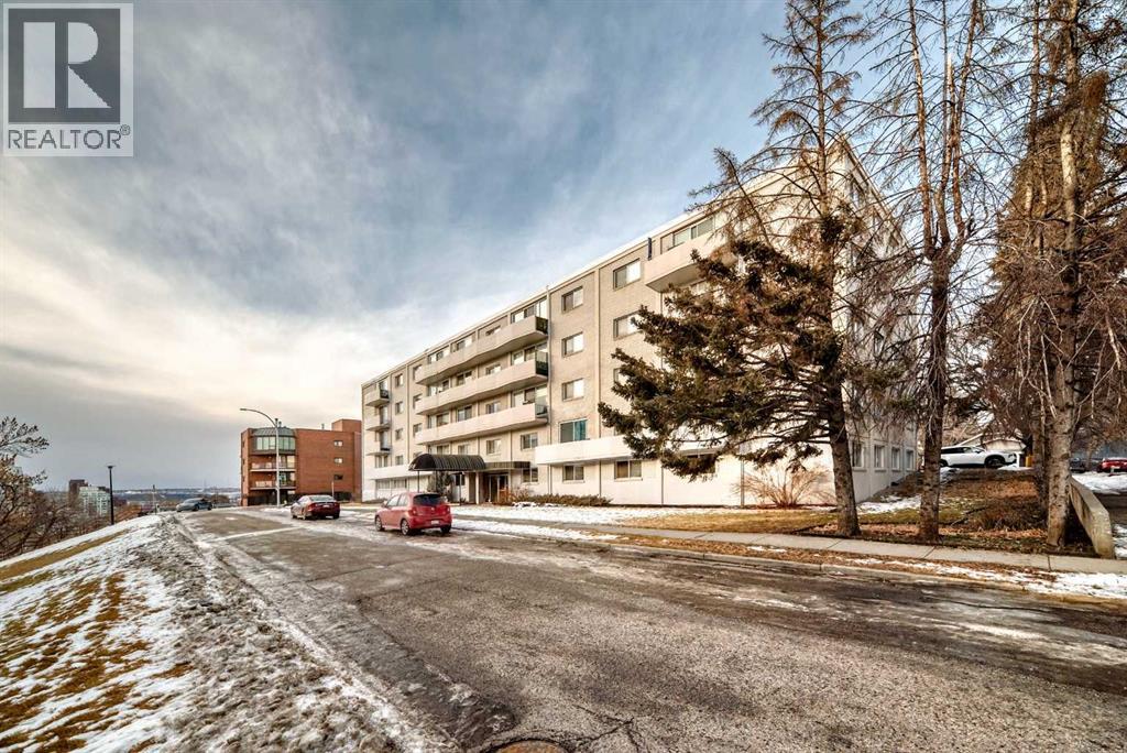 Single Family House for Sale in    Avenue NE Crescent Heights Calgary 