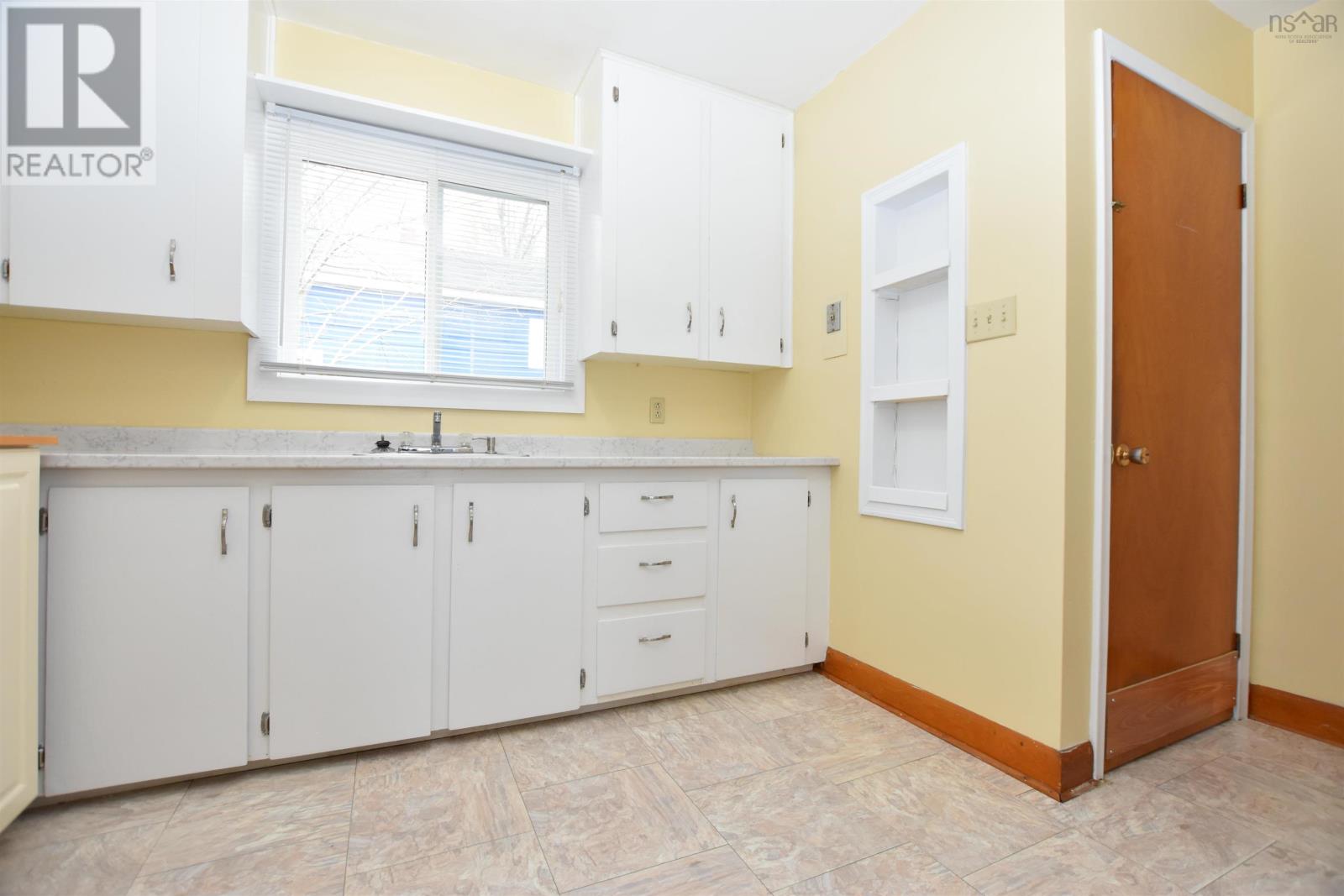 Property 8 of 30 of 6 Pembrooke Street