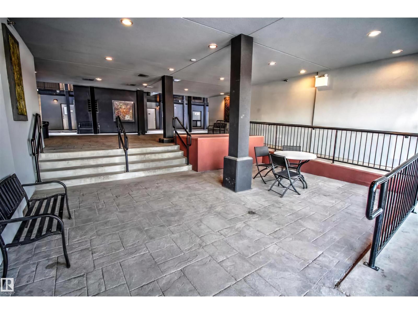 #108 10518 113 ST NW - 17