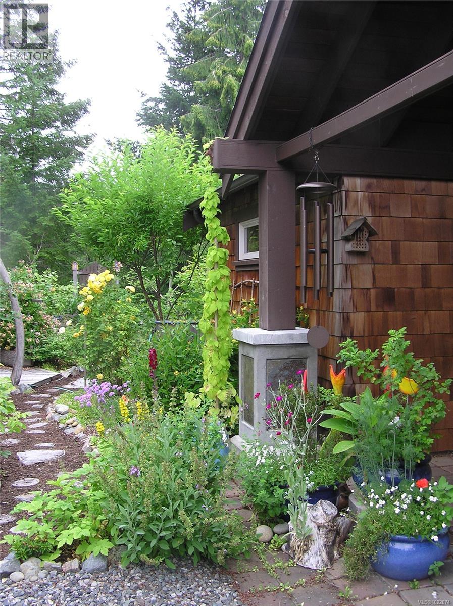 1860 Ashling Rd, Qualicum Beach