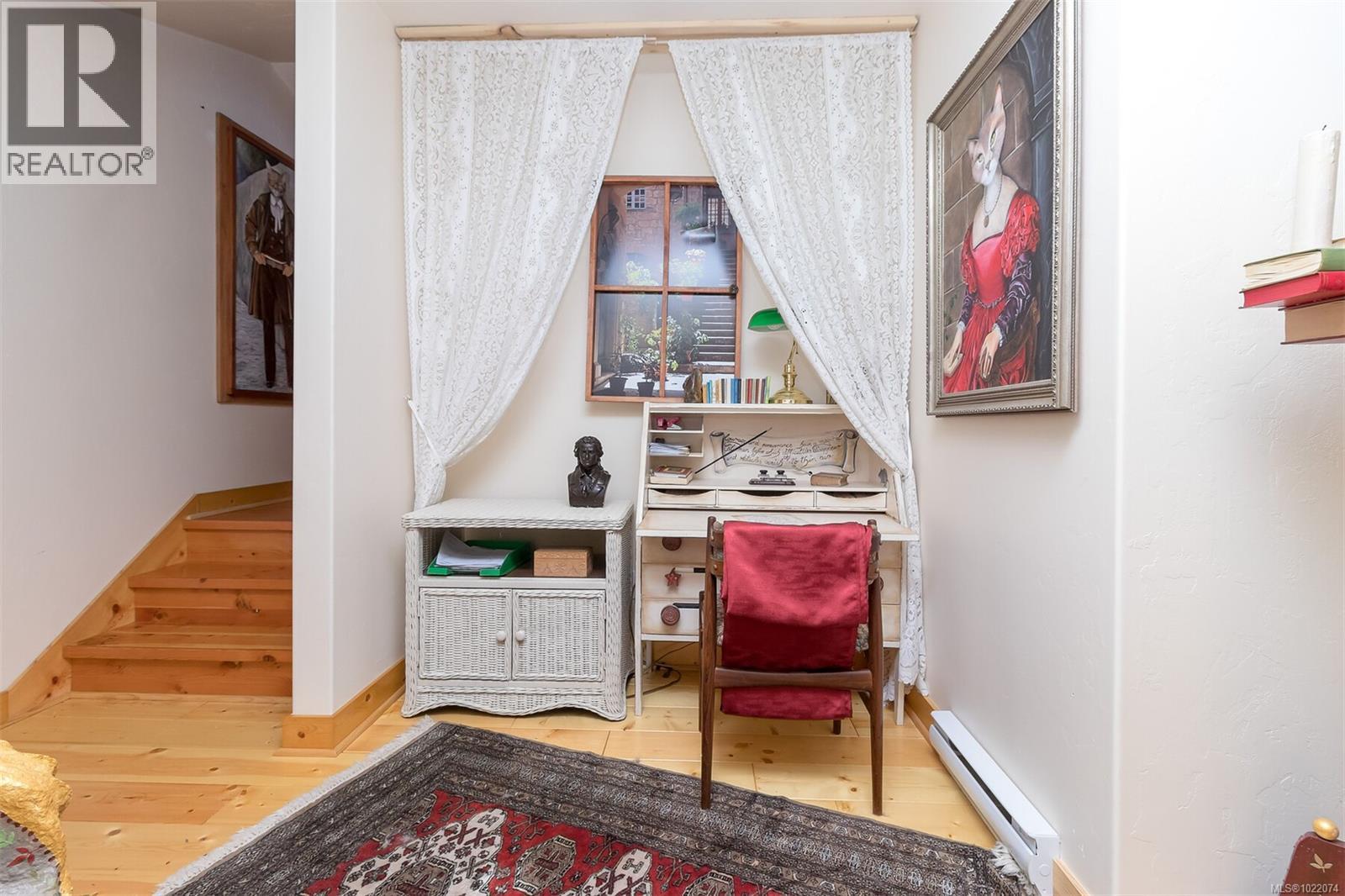 1860 Ashling Rd, Qualicum Beach