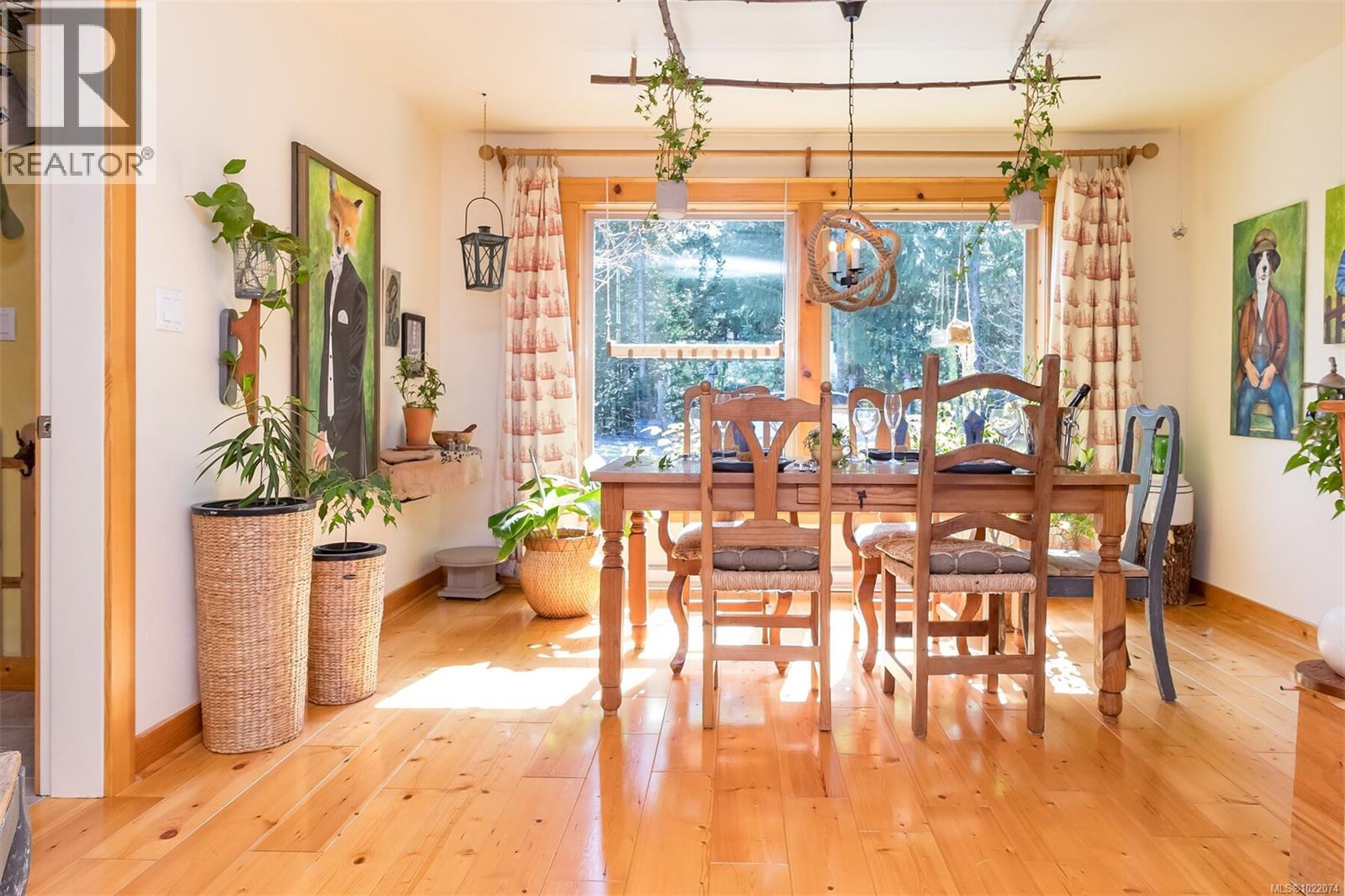 1860 Ashling Rd, Qualicum Beach