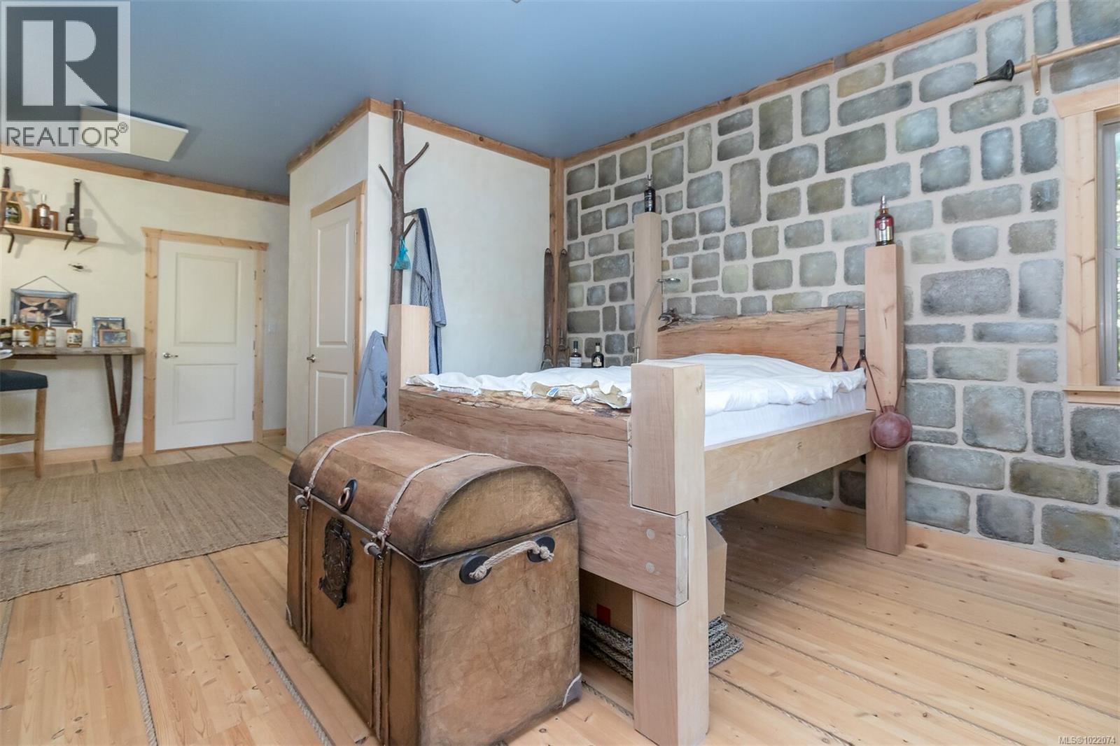 1860 Ashling Rd, Qualicum Beach