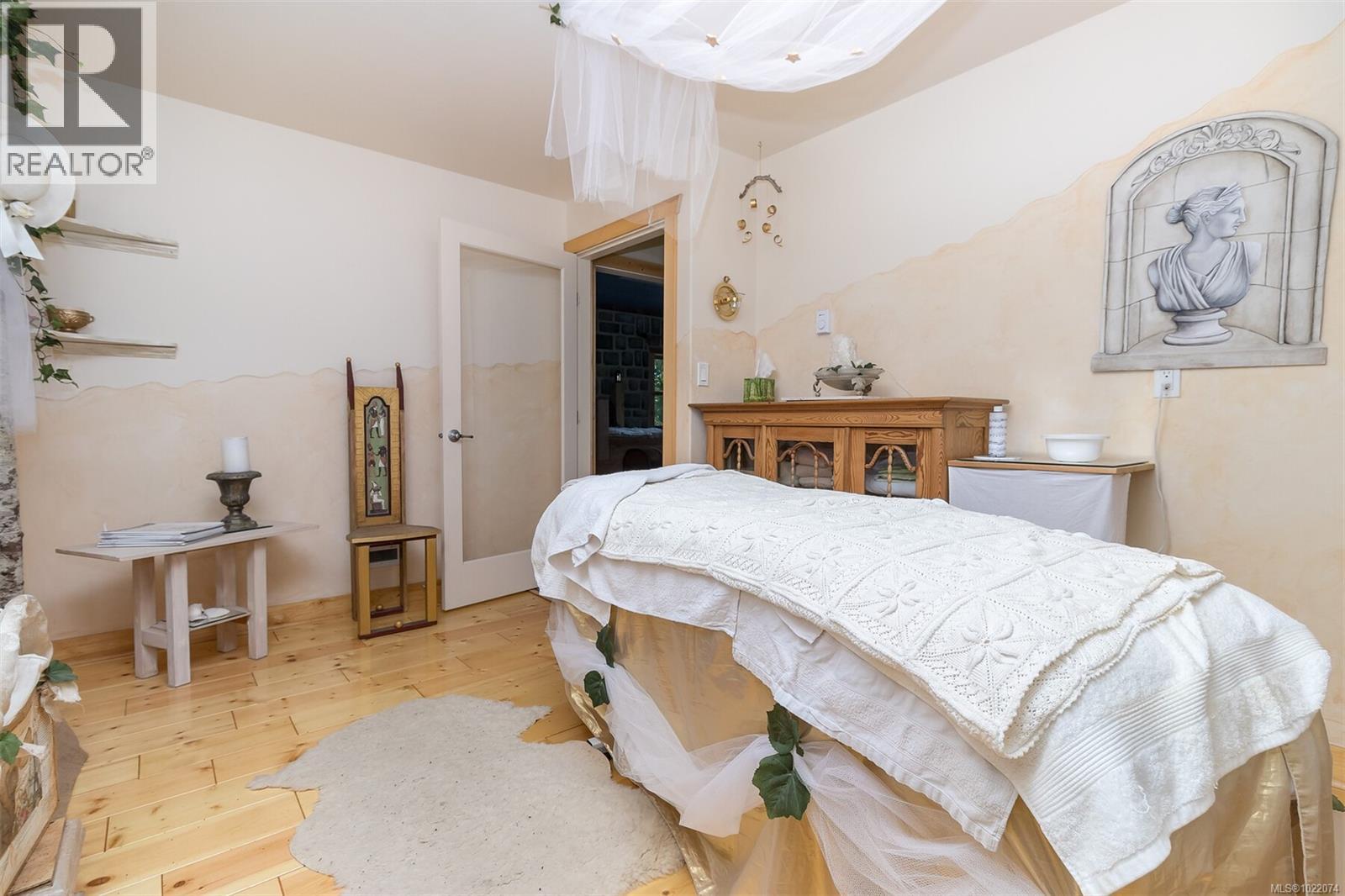 1860 Ashling Rd, Qualicum Beach