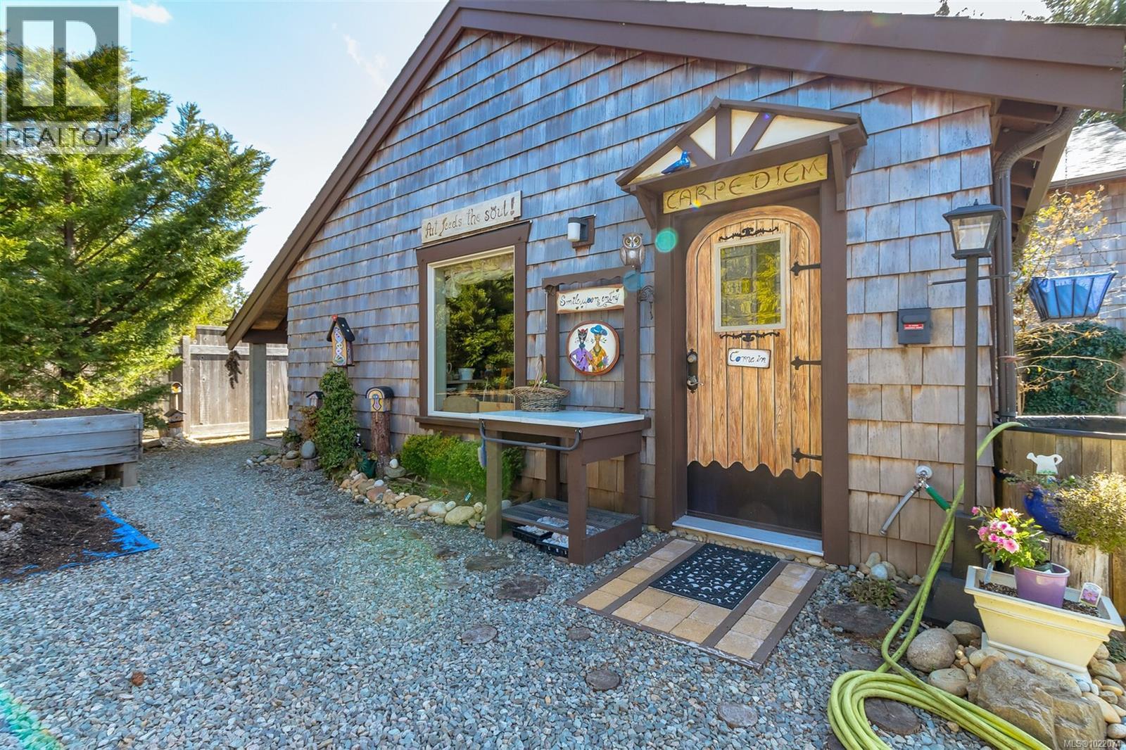 1860 Ashling Rd, Qualicum Beach