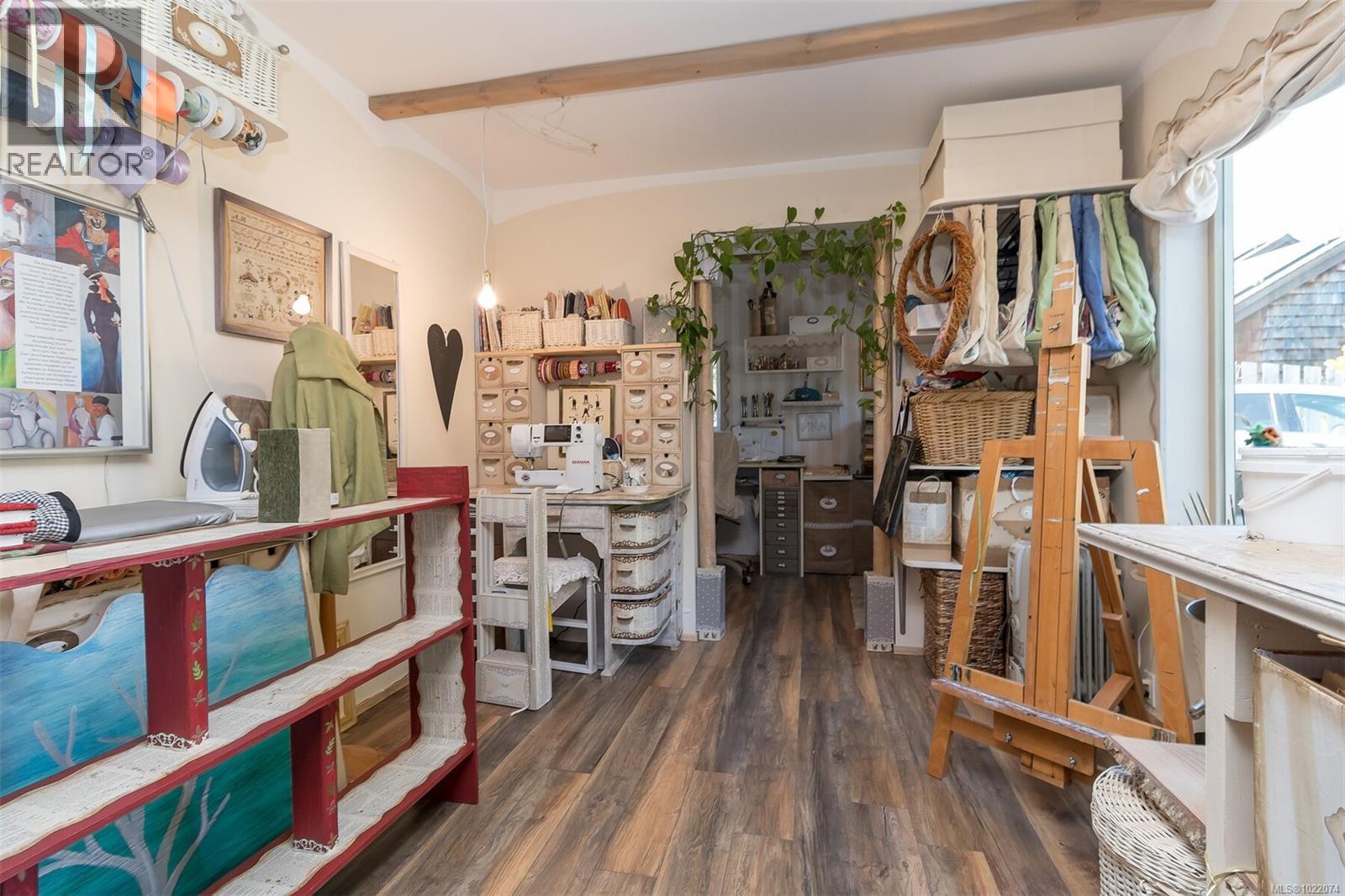 1860 Ashling Rd, Qualicum Beach