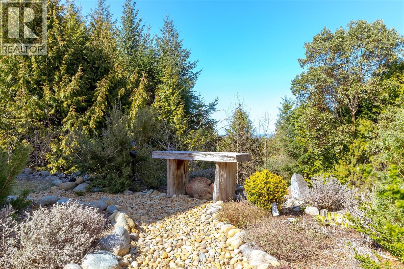 1860 Ashling Rd, Qualicum Beach
