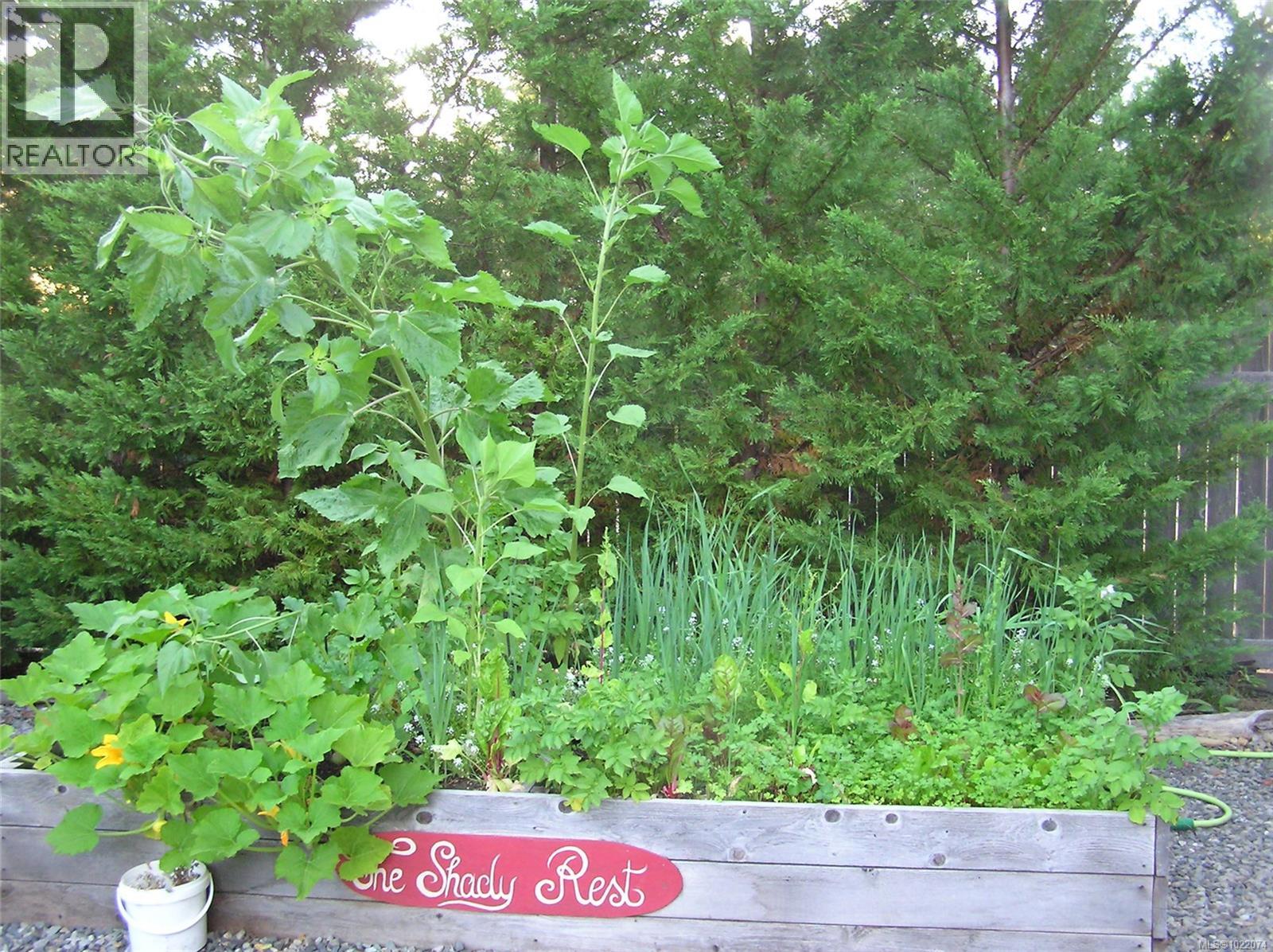 1860 Ashling Rd, Qualicum Beach