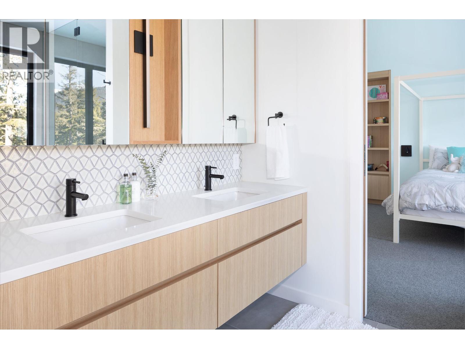 1600 SOUTHLANDS LANE, Whistler