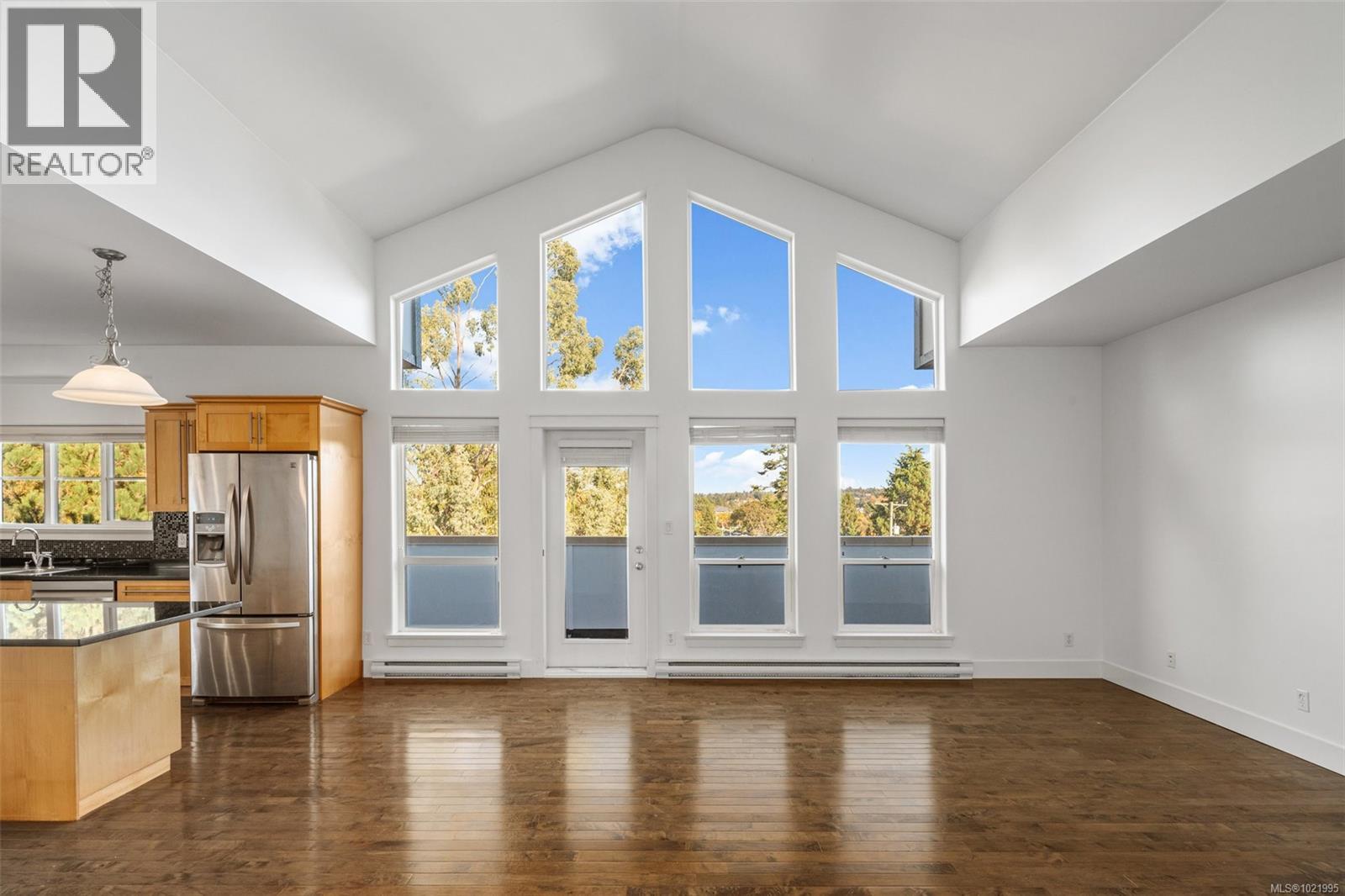 307 3915 Carey Road, Saanich