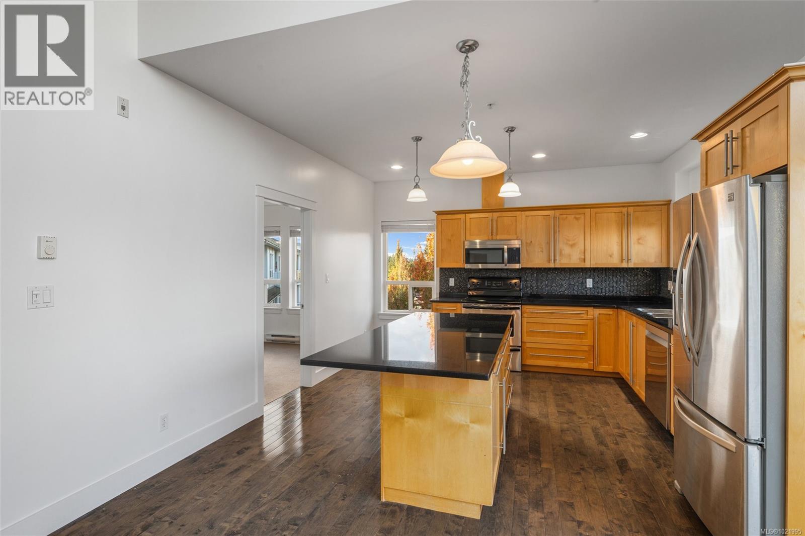 307 3915 Carey Road, Saanich