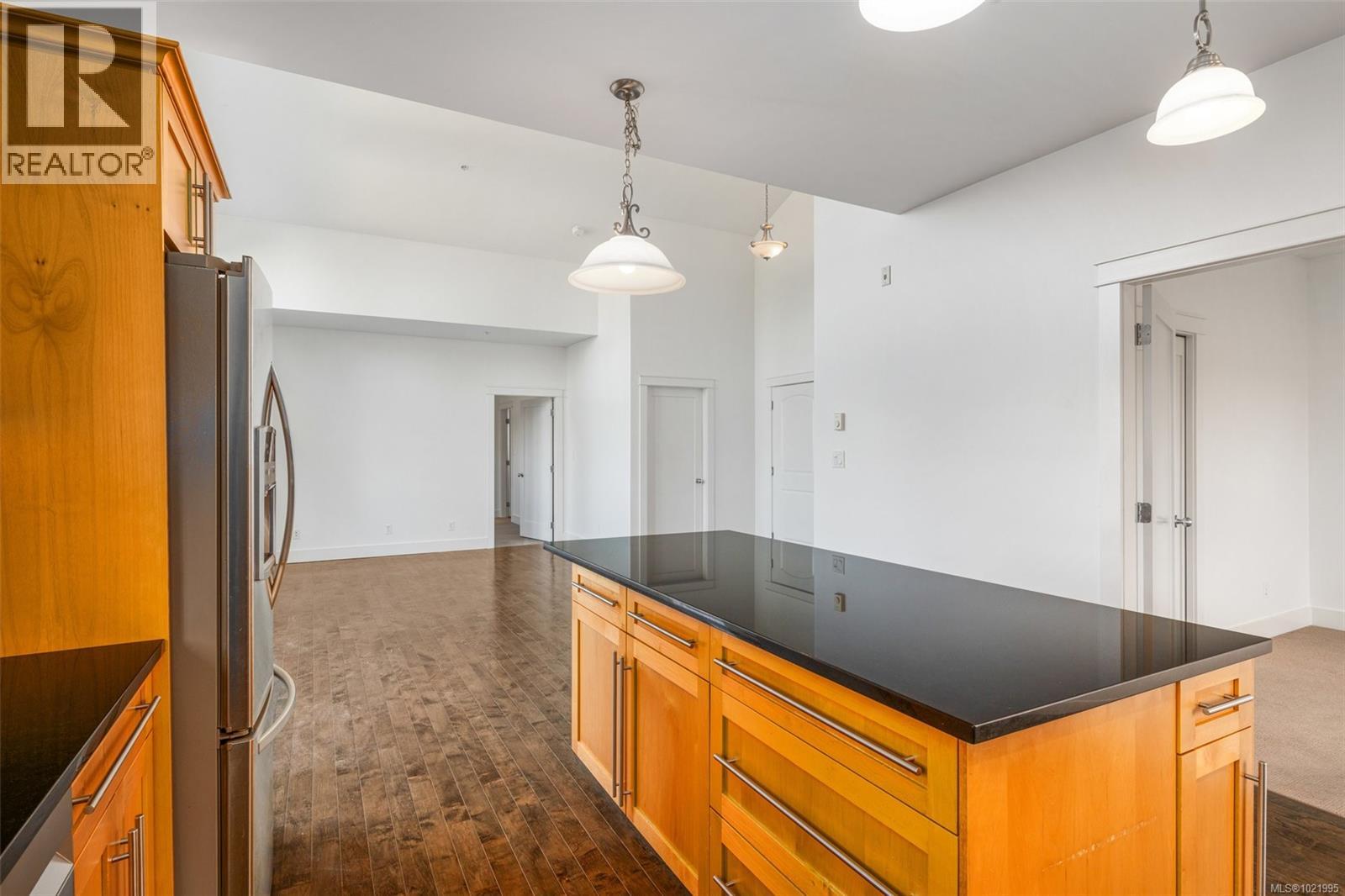 307 3915 Carey Road, Saanich