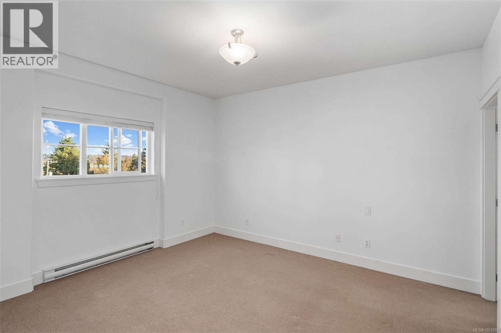 307 3915 Carey Road, Saanich