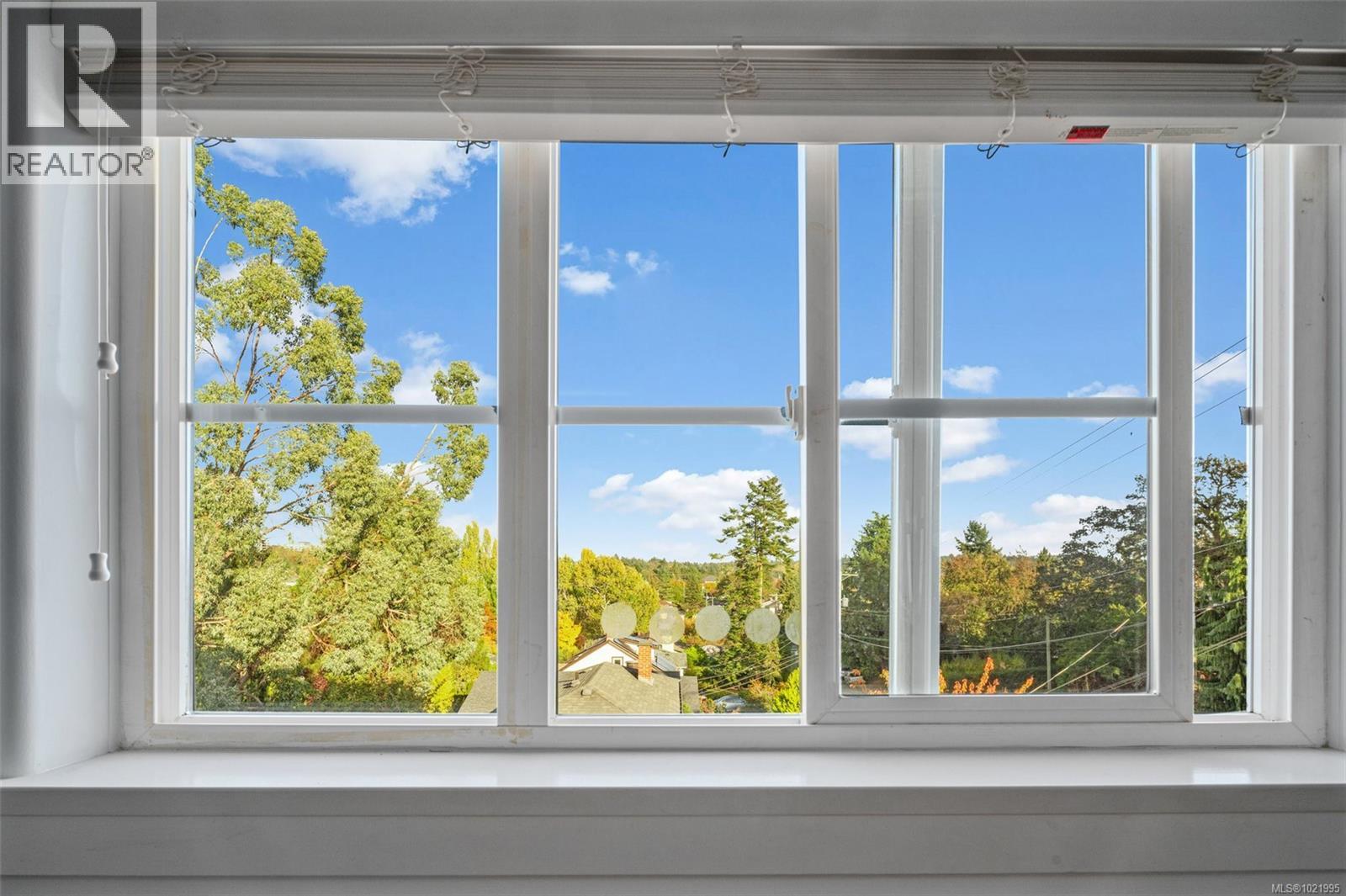 307 3915 Carey Road, Saanich