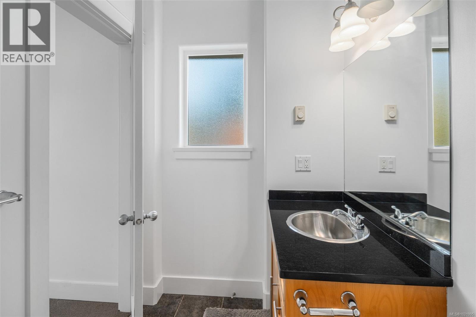 307 3915 Carey Road, Saanich