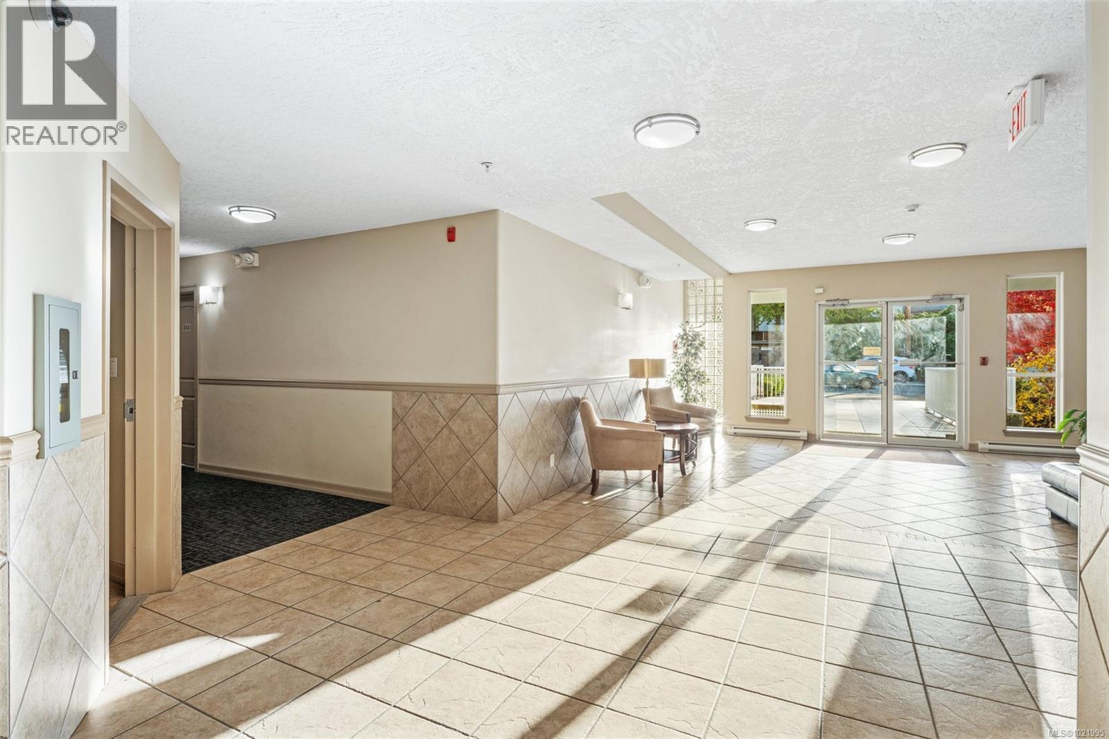 307 3915 Carey Road, Saanich