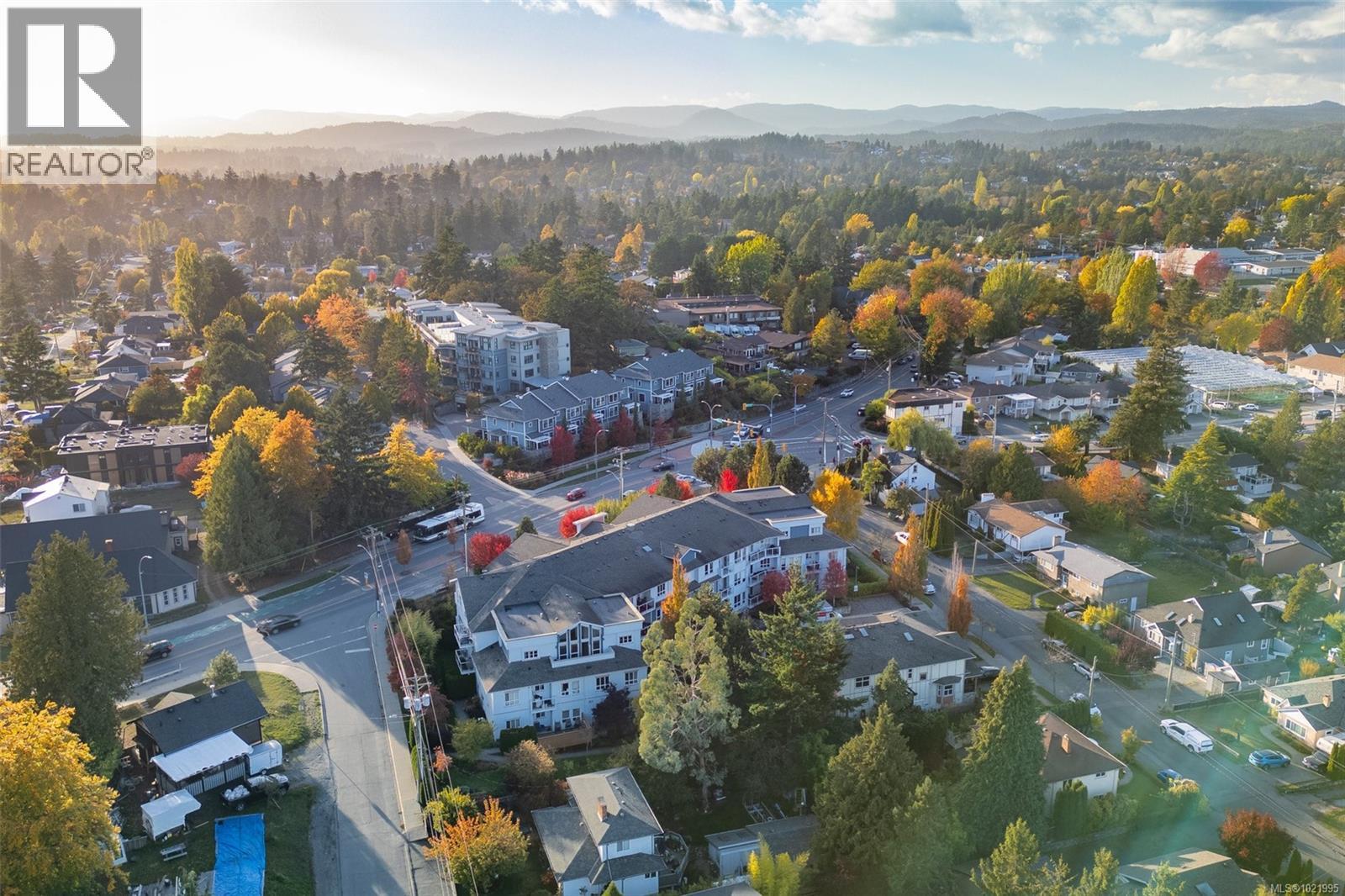 307 3915 Carey Road, Saanich