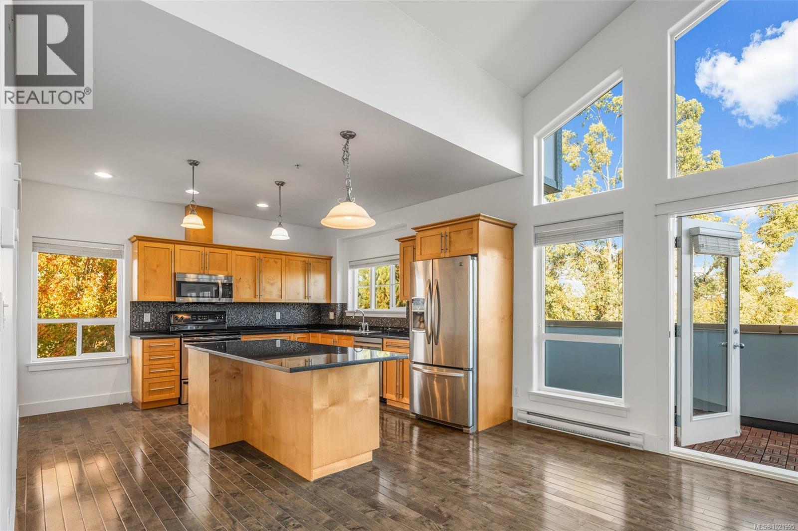 307 3915 Carey Road, Saanich