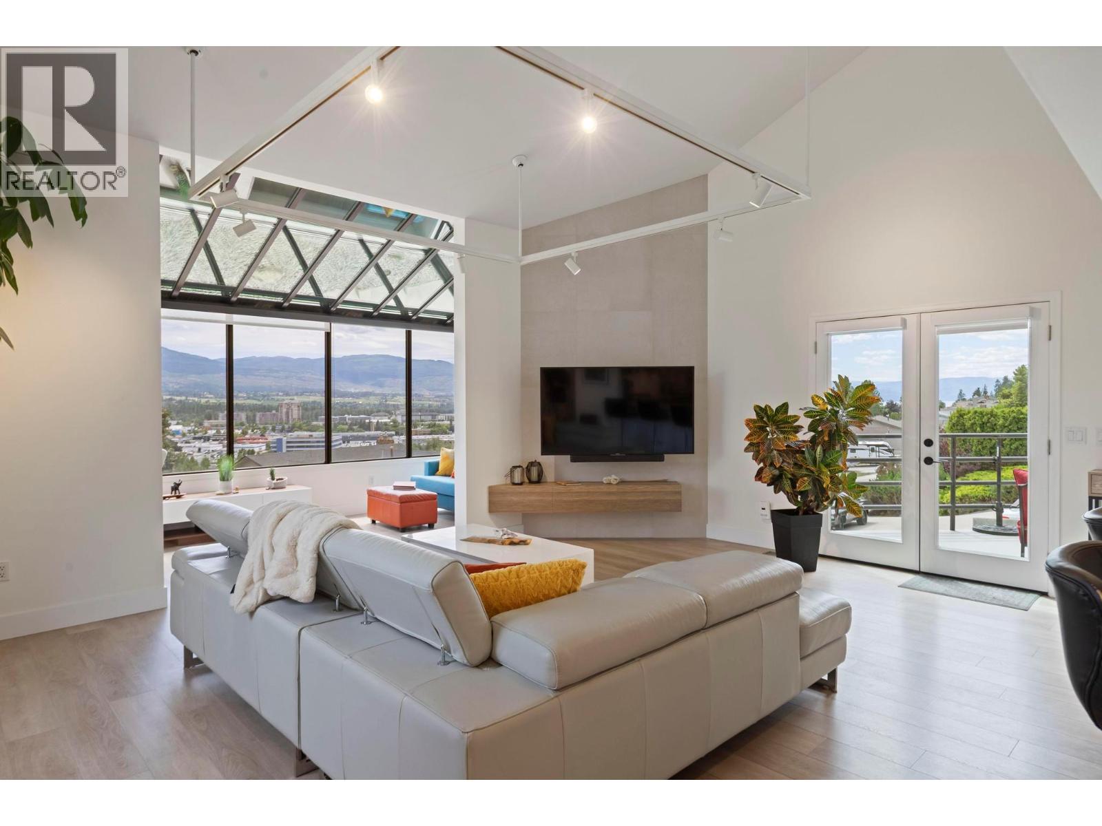  2266 Omineca Place, Kelowna