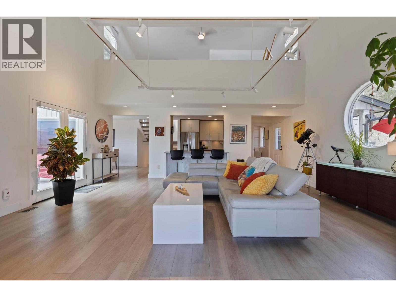  2266 Omineca Place, Kelowna