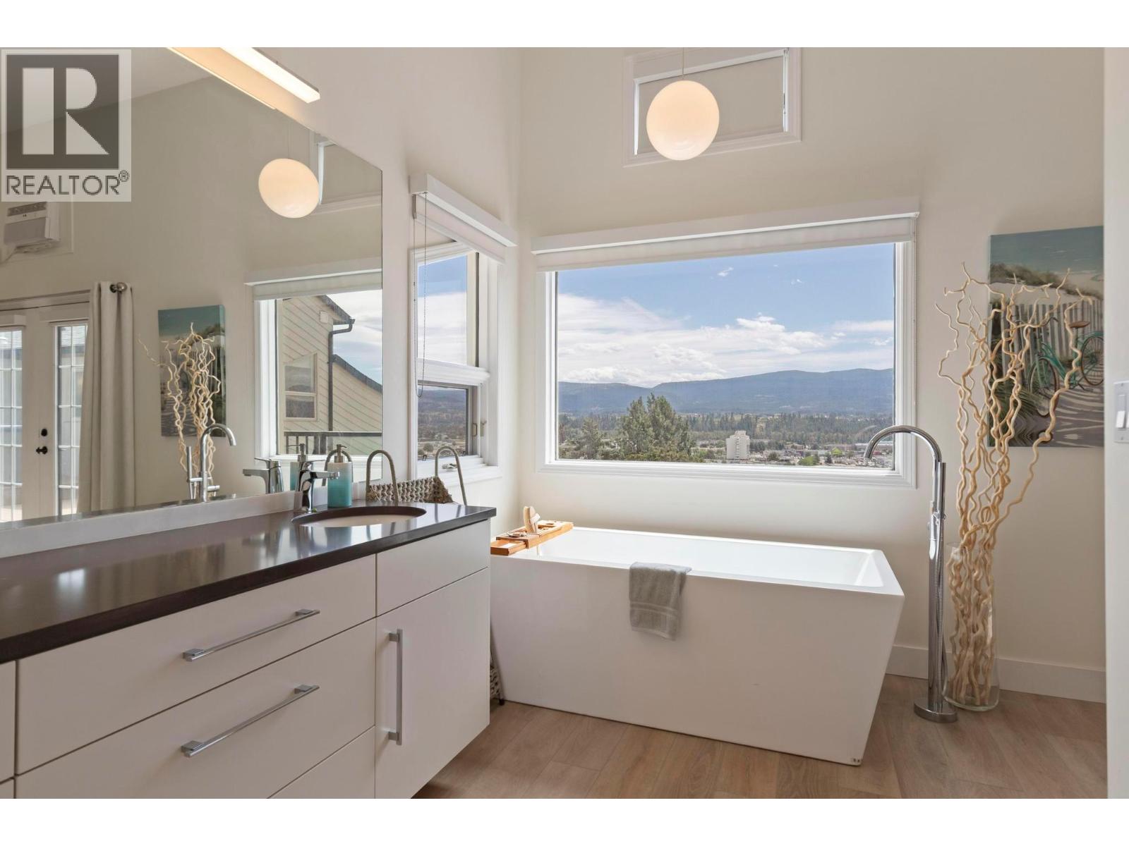  2266 Omineca Place, Kelowna