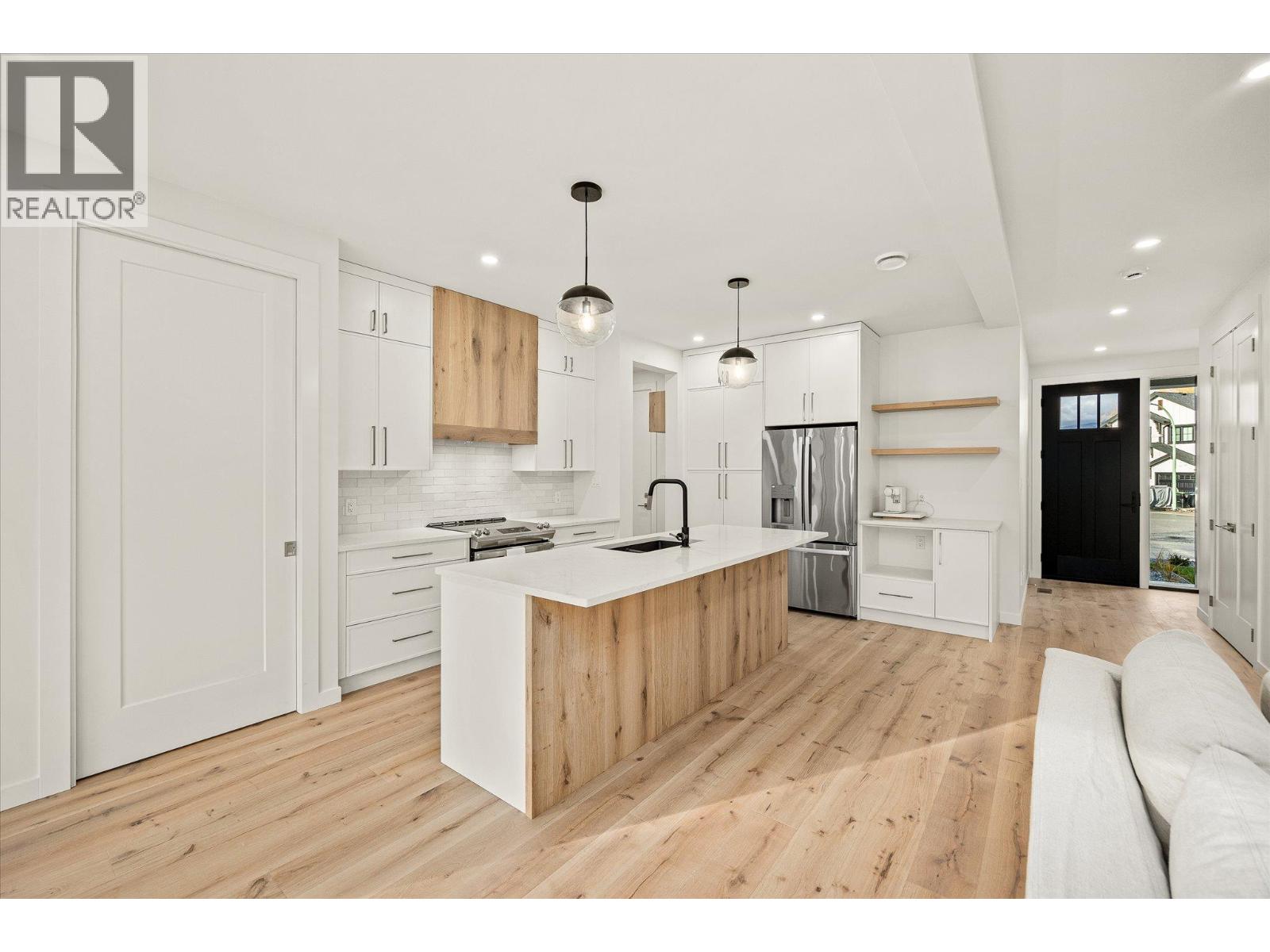  980 Bull Crescent, Kelowna