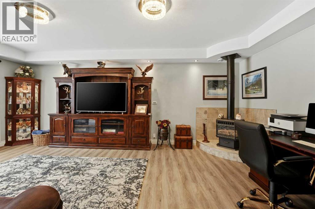 Single Family House for Sale in   Avenue Mountview Red Deer 