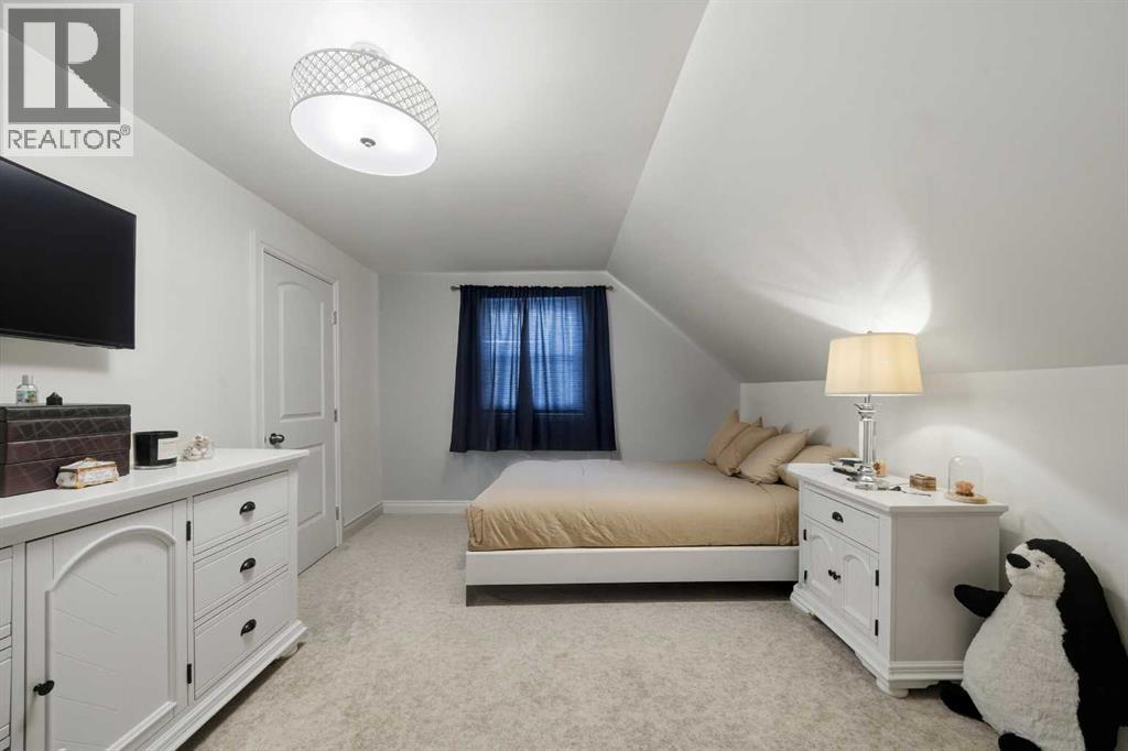 Single Family House for Sale in   Avenue Mountview Red Deer 