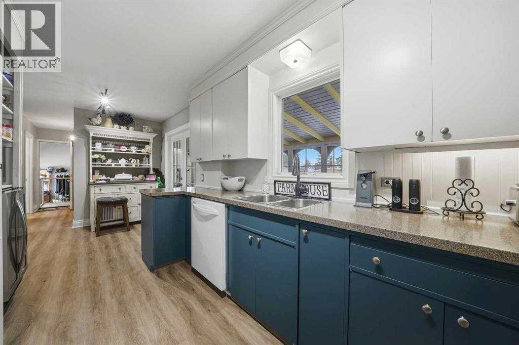 Single Family House for Sale in   Avenue Mountview Red Deer 