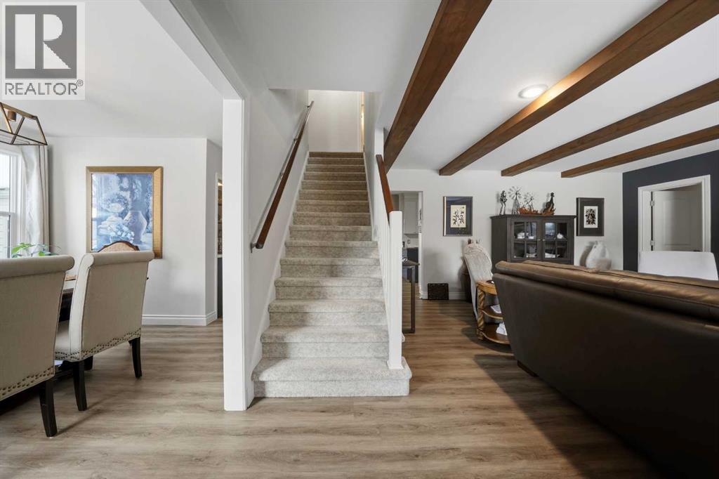 Single Family House for Sale in   Avenue Mountview Red Deer 