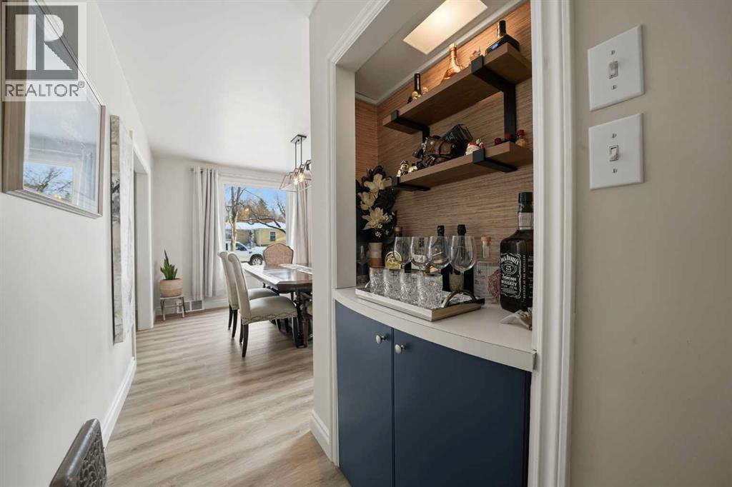 Single Family House for Sale in   Avenue Mountview Red Deer 