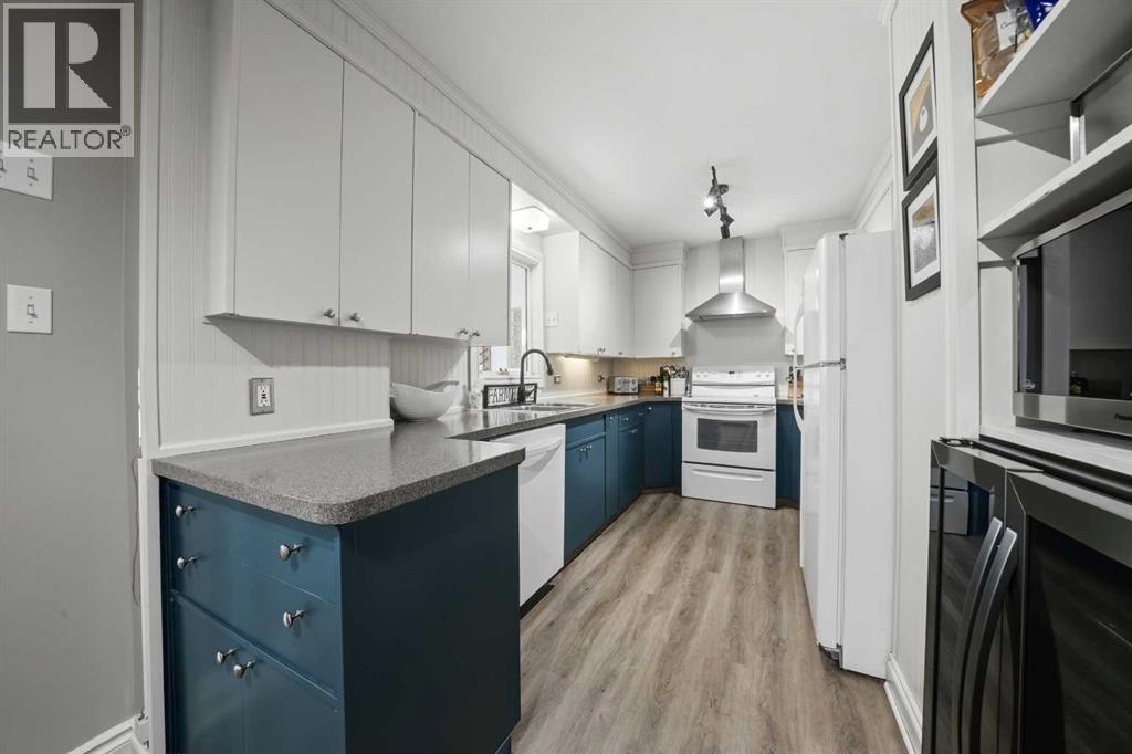 Single Family House for Sale in   Avenue Mountview Red Deer 