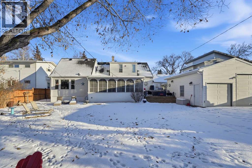 Single Family House for Sale in   Avenue Mountview Red Deer 